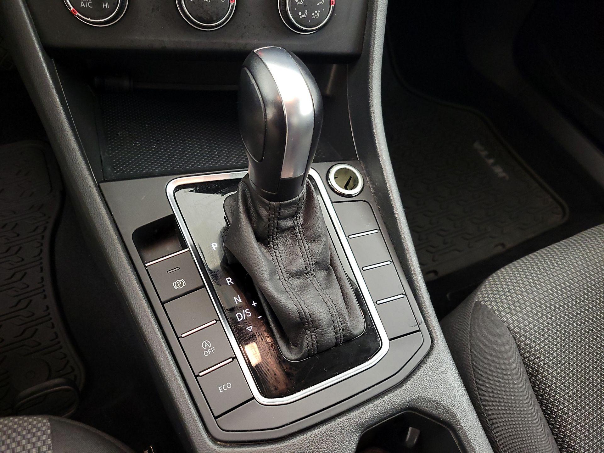 Thumbnail: 2019 Volkswagen Jetta - 17