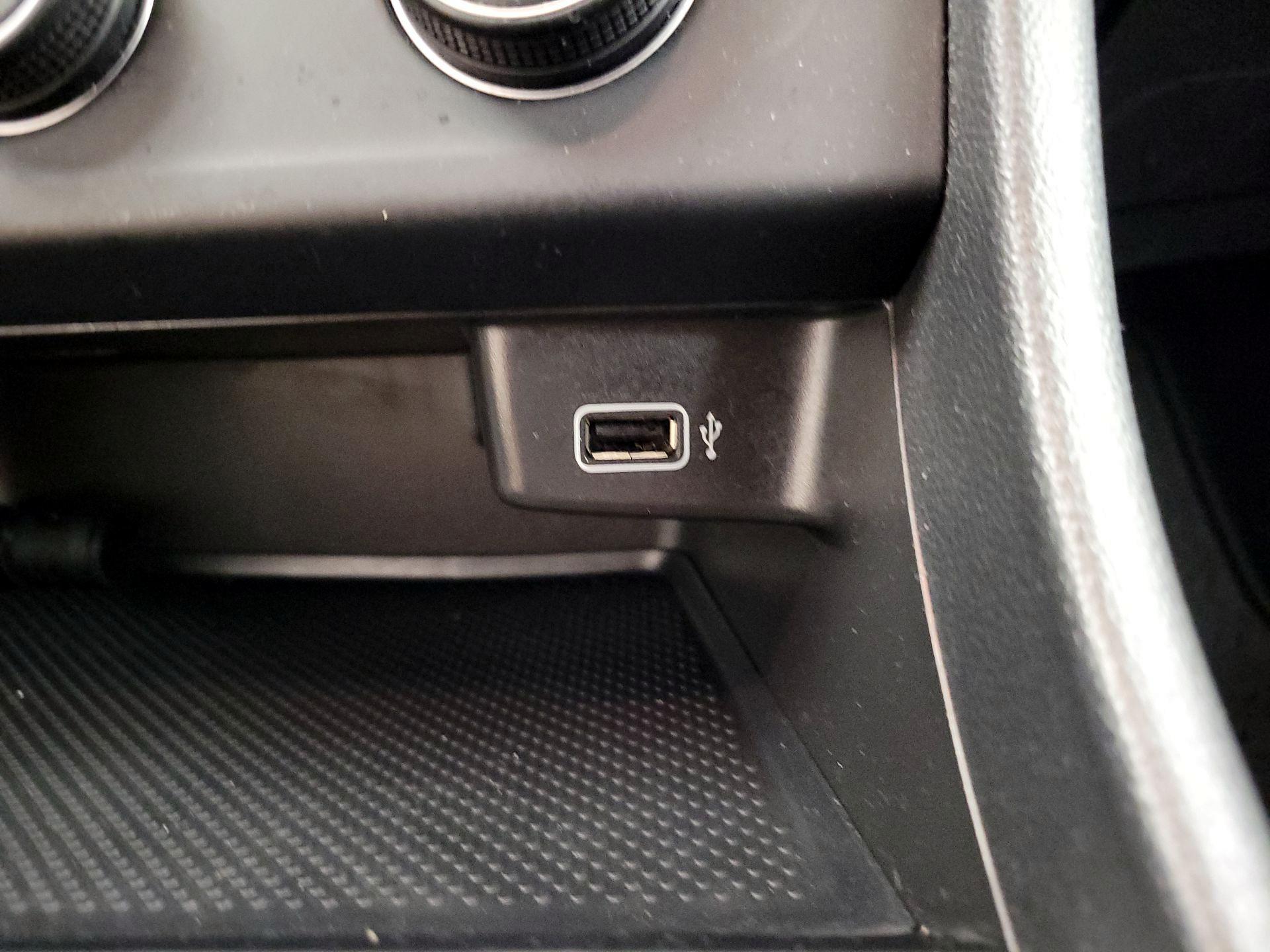 Thumbnail: 2019 Volkswagen Jetta - 18