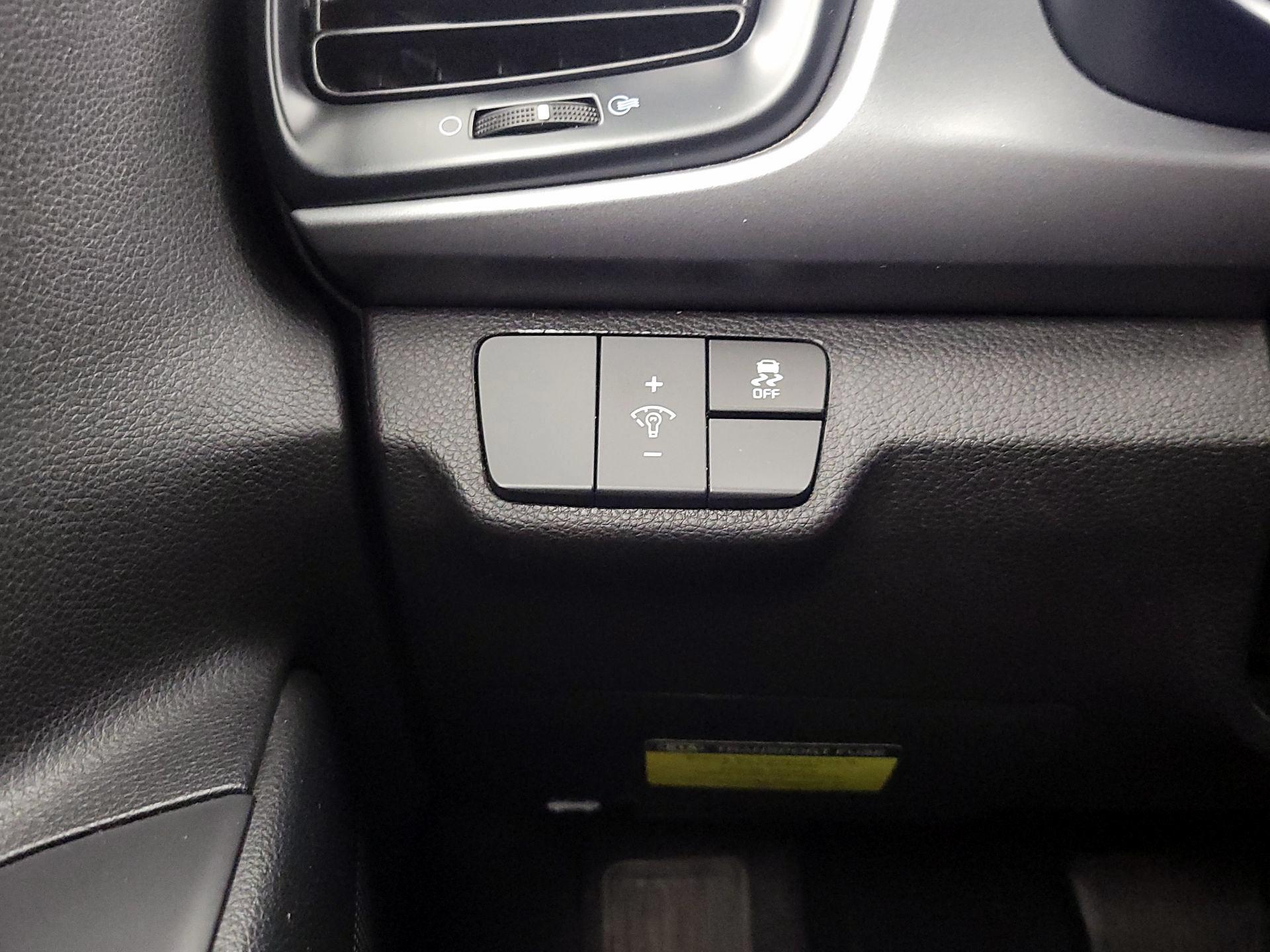 Thumbnail: 2021 Kia Rio - 13