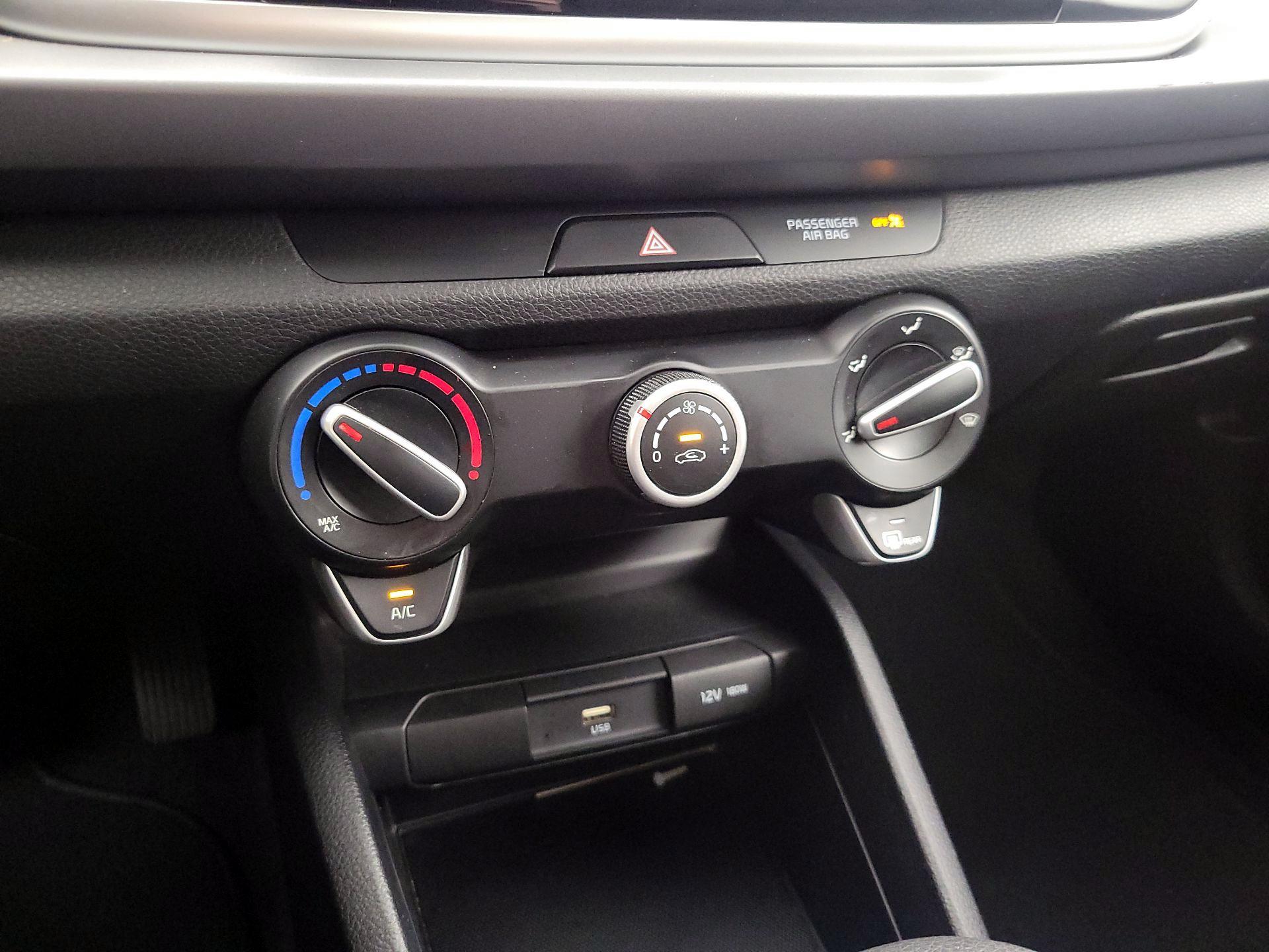 Thumbnail: 2021 Kia Rio - 15