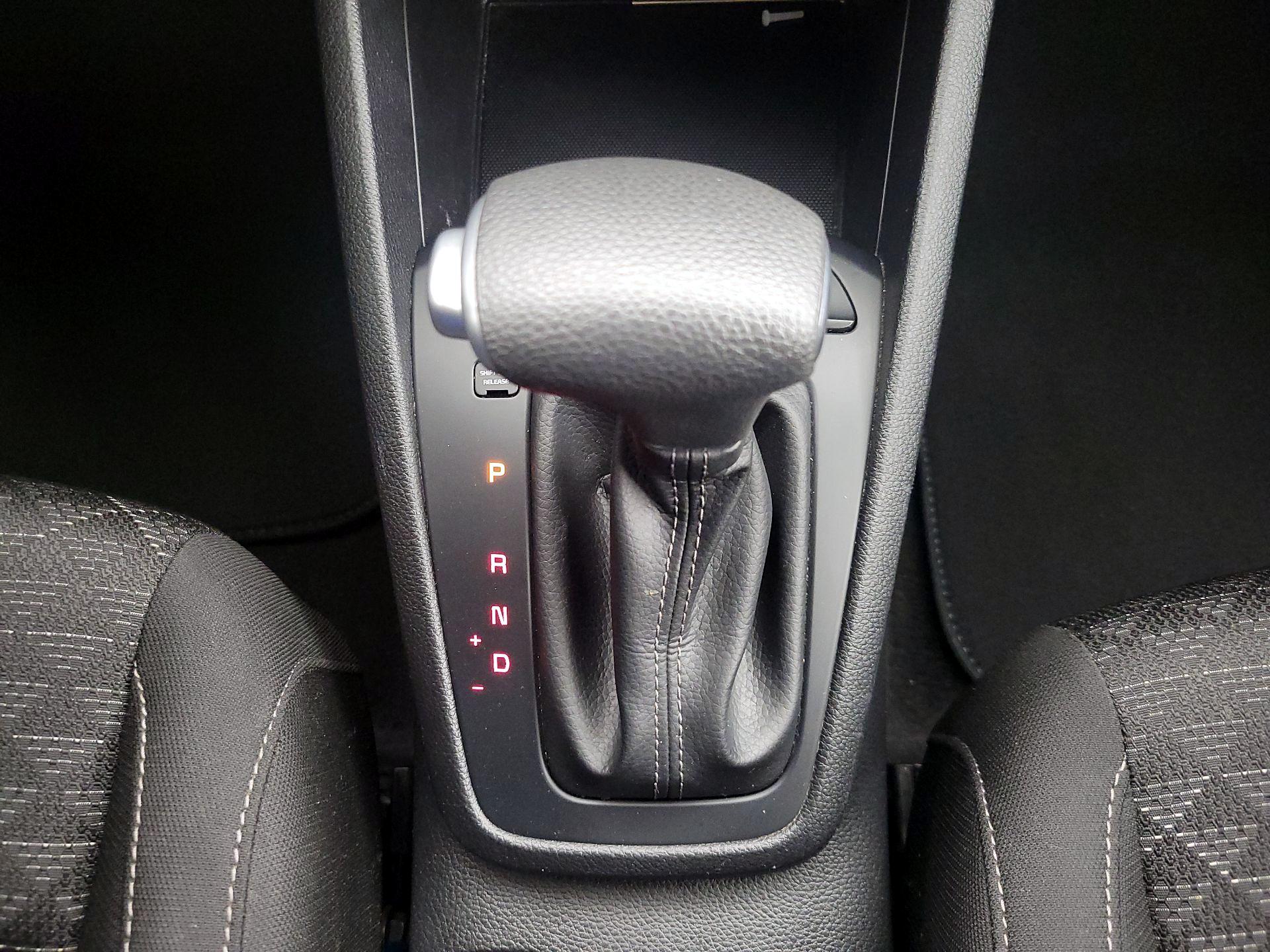 Thumbnail: 2021 Kia Rio - 16