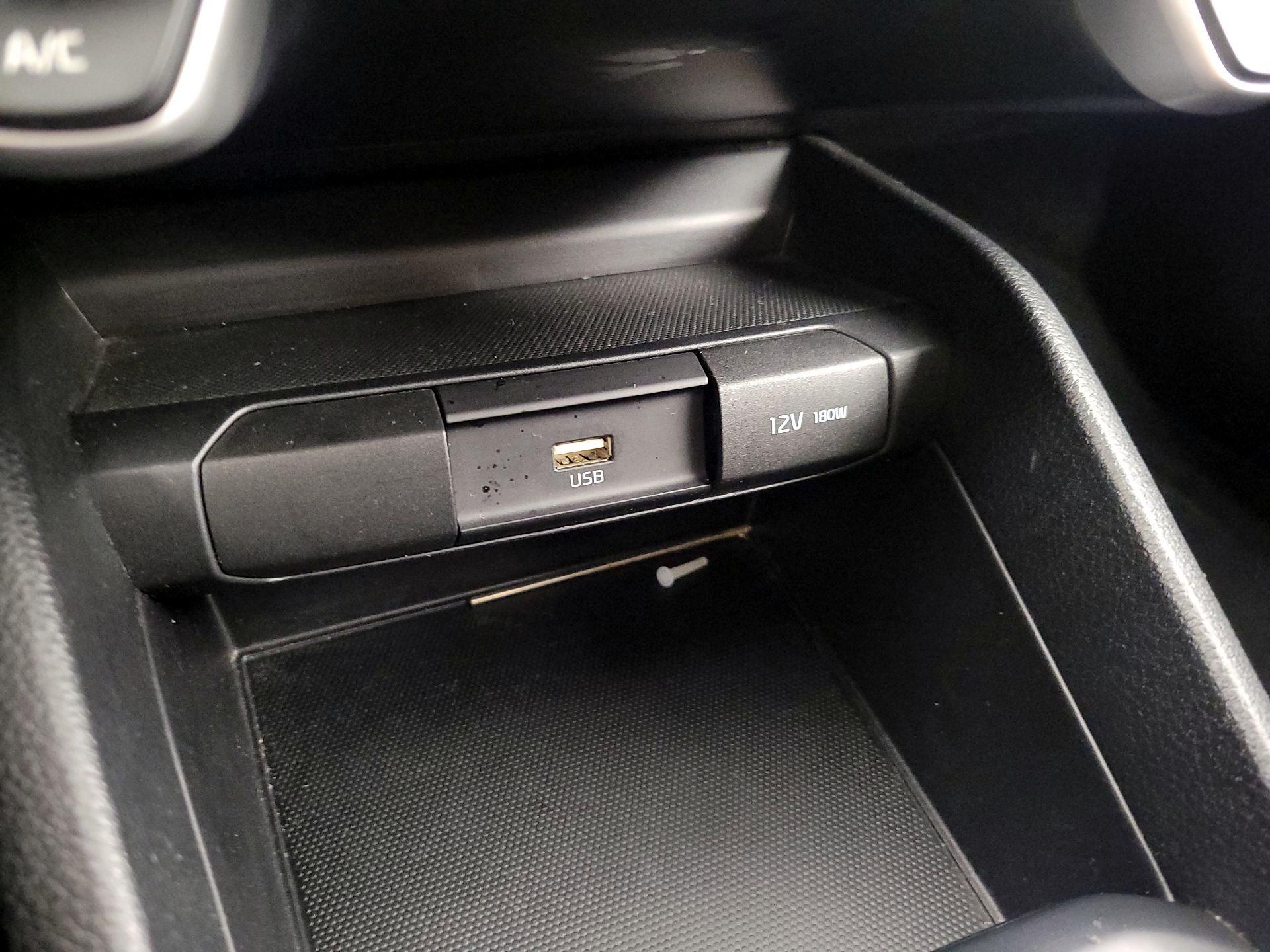 Thumbnail: 2021 Kia Rio - 17