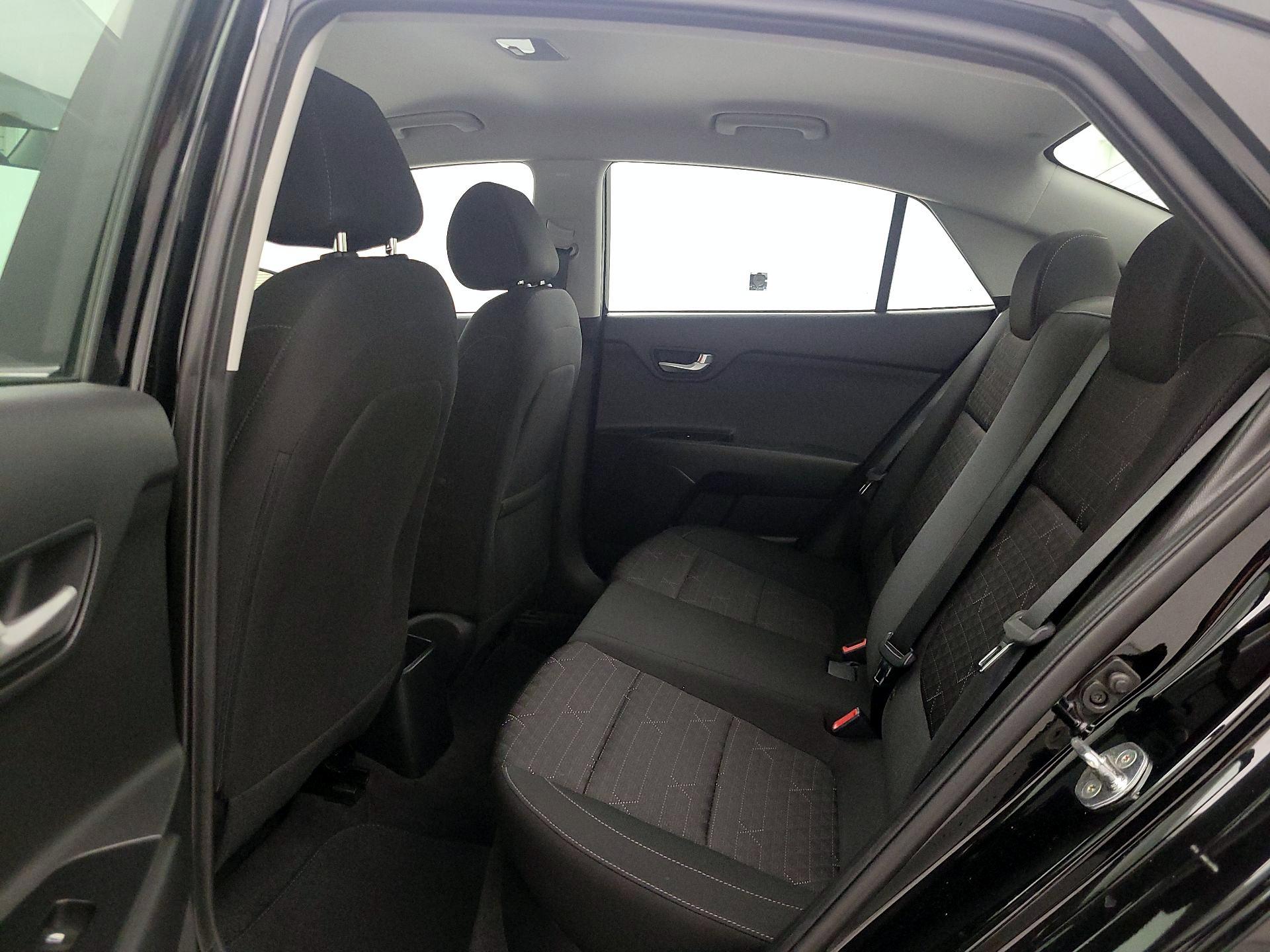 Thumbnail: 2021 Kia Rio - 18