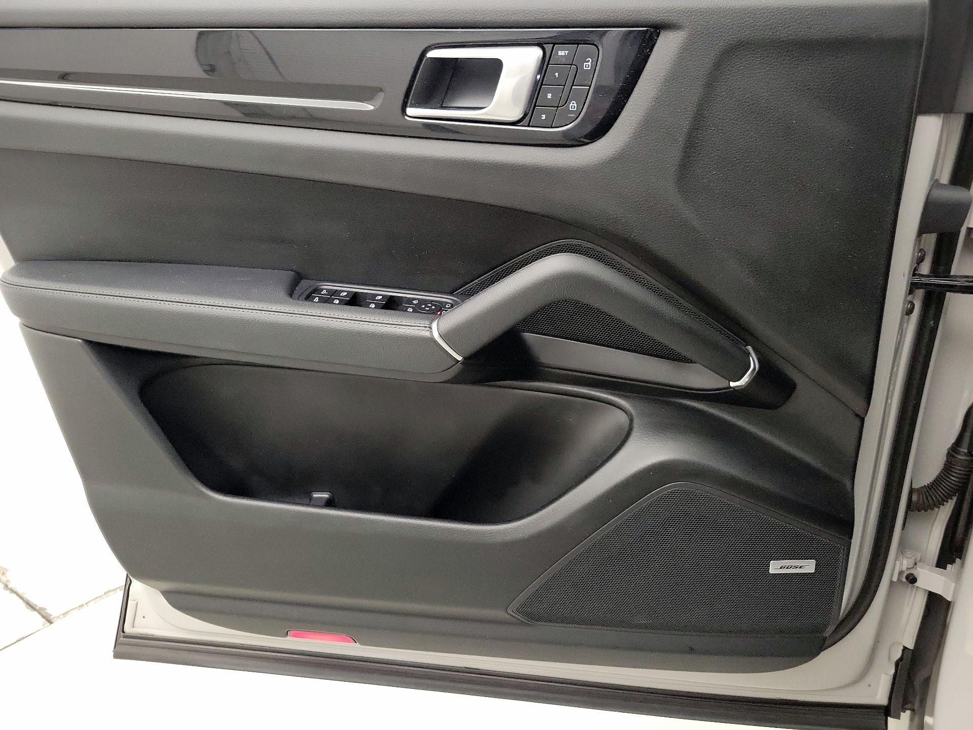 Thumbnail: 2022 Porsche Cayenne - 12