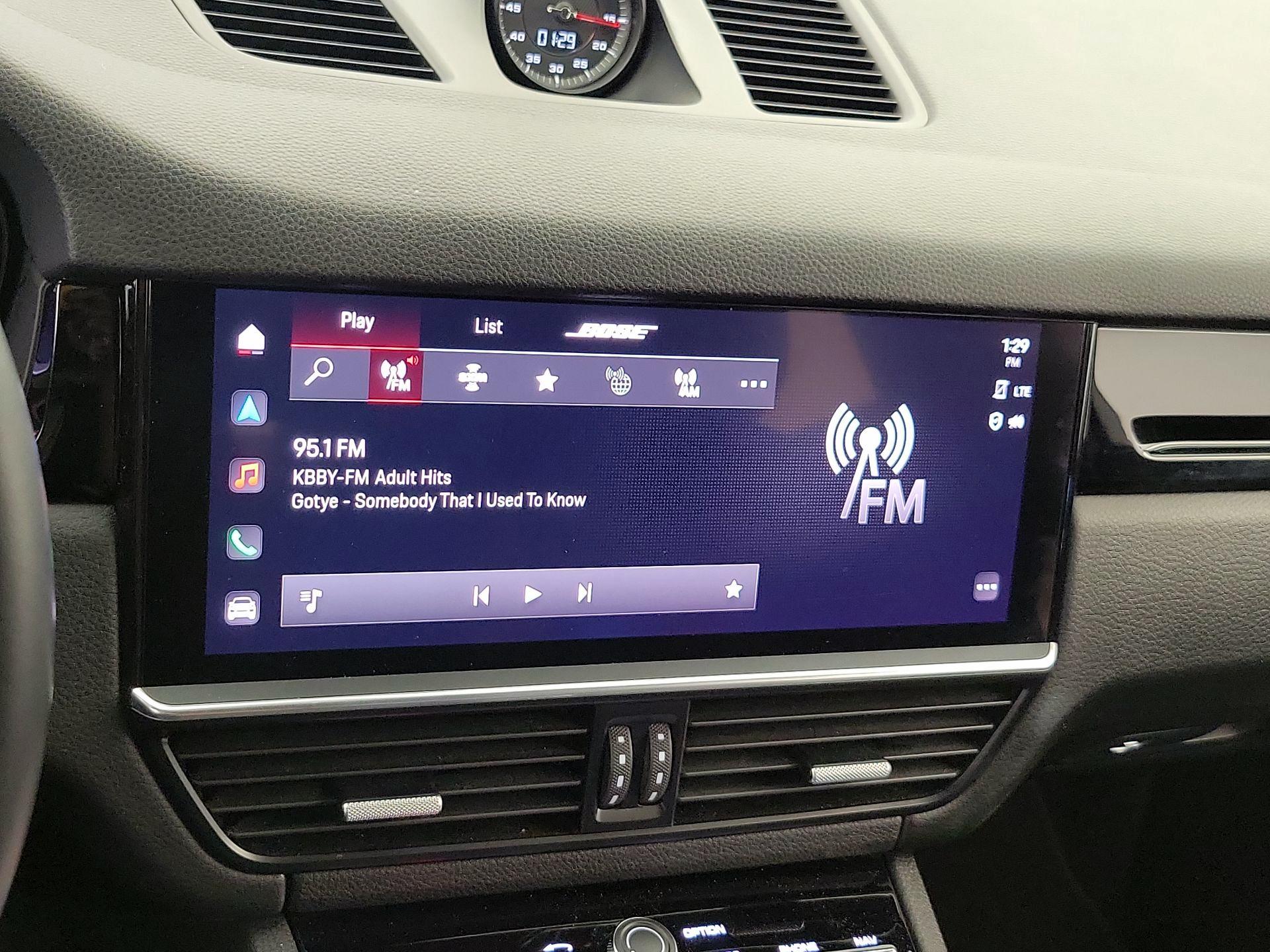 Thumbnail: 2022 Porsche Cayenne - 16