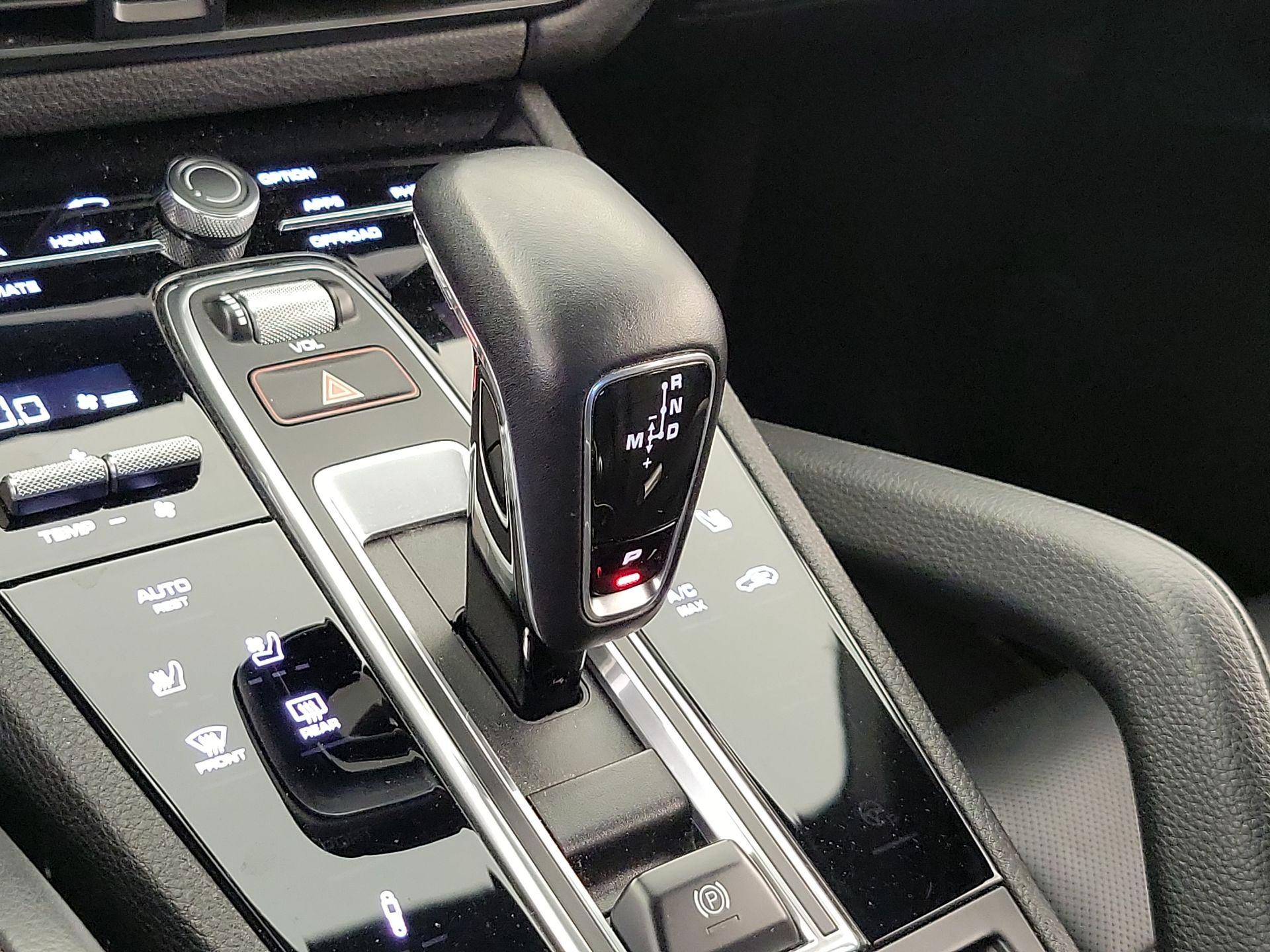 Thumbnail: 2022 Porsche Cayenne - 18