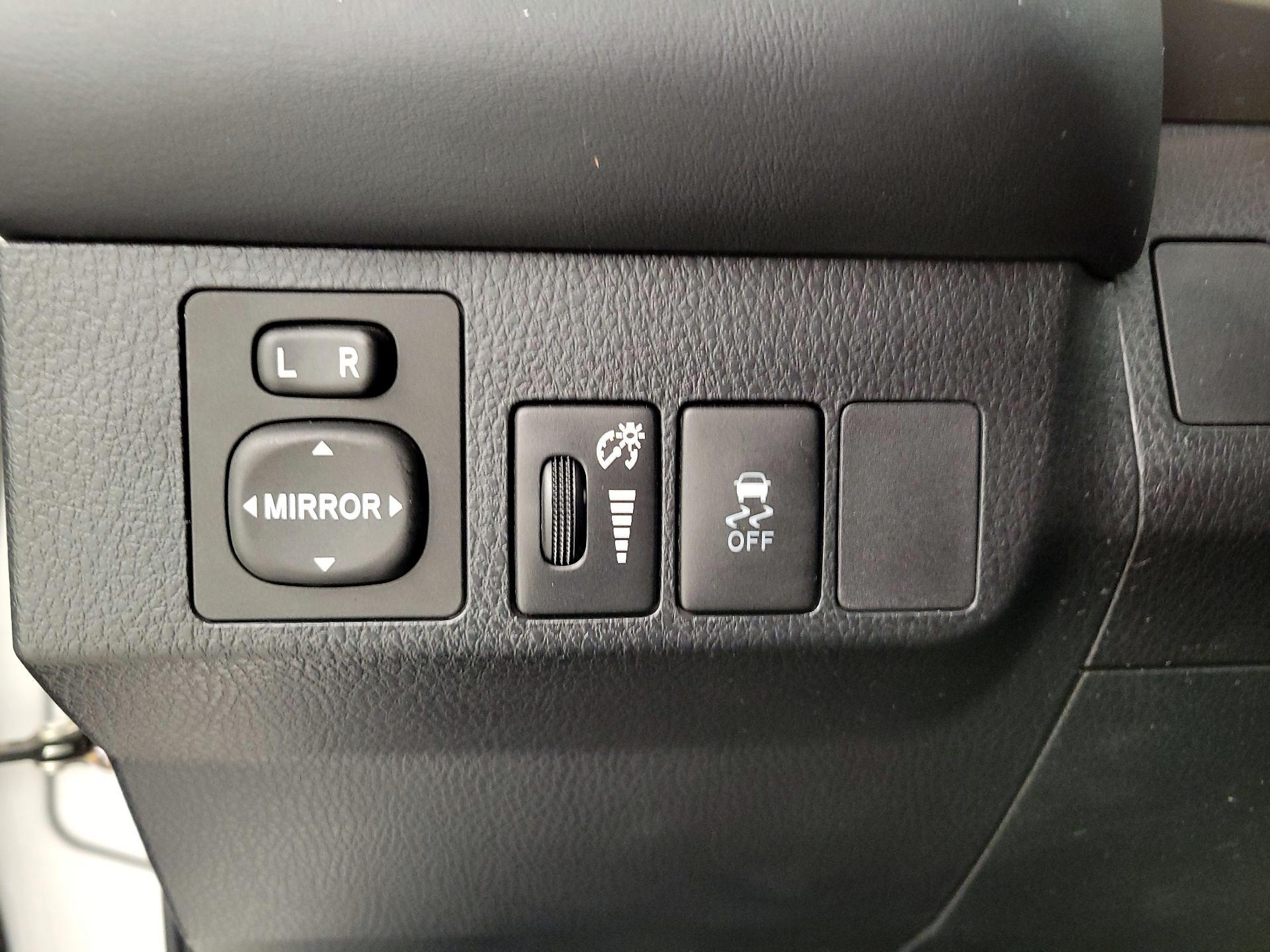 Thumbnail: 2014 Toyota RAV4 - 13