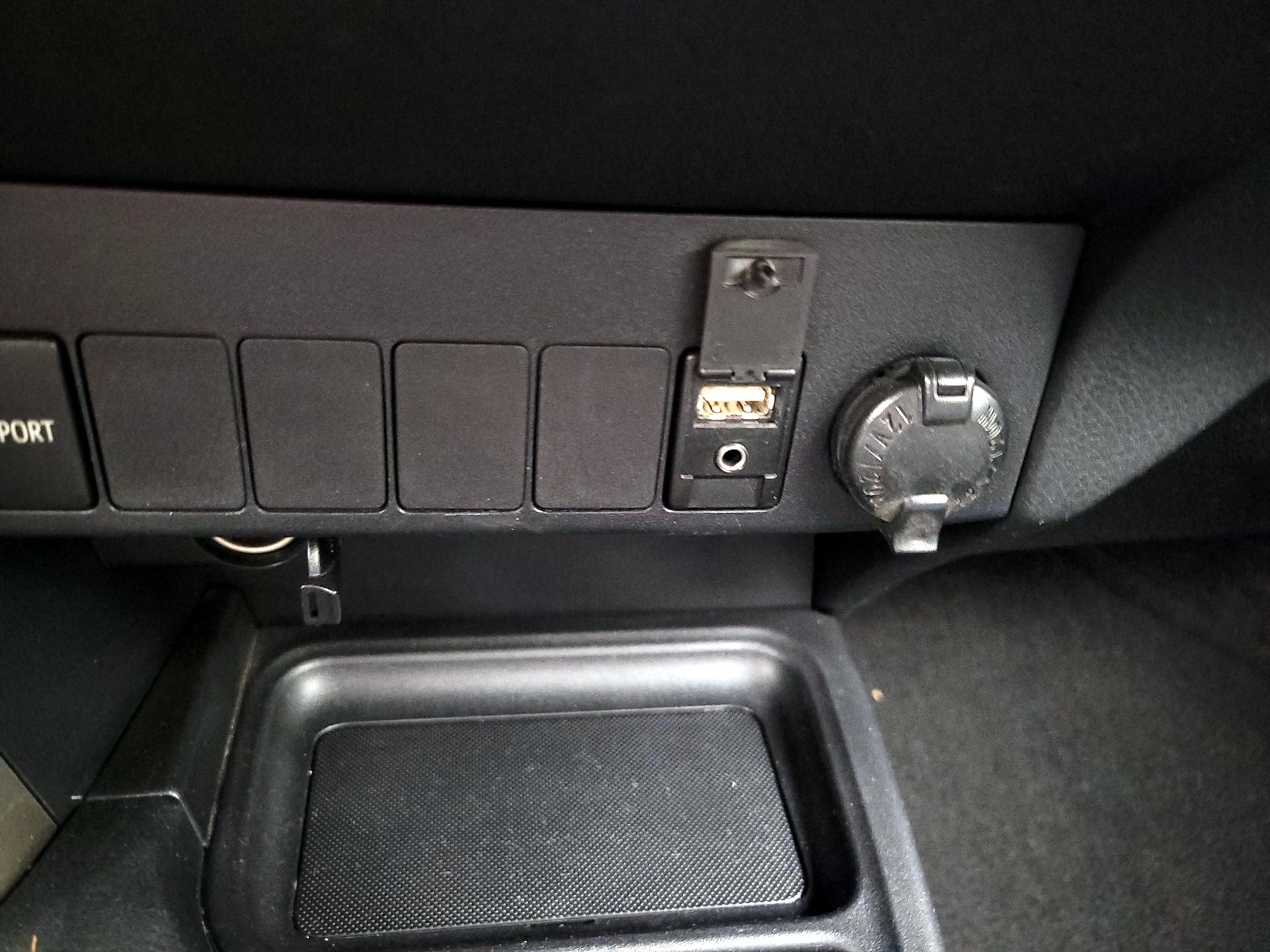 Thumbnail: 2014 Toyota RAV4 - 18