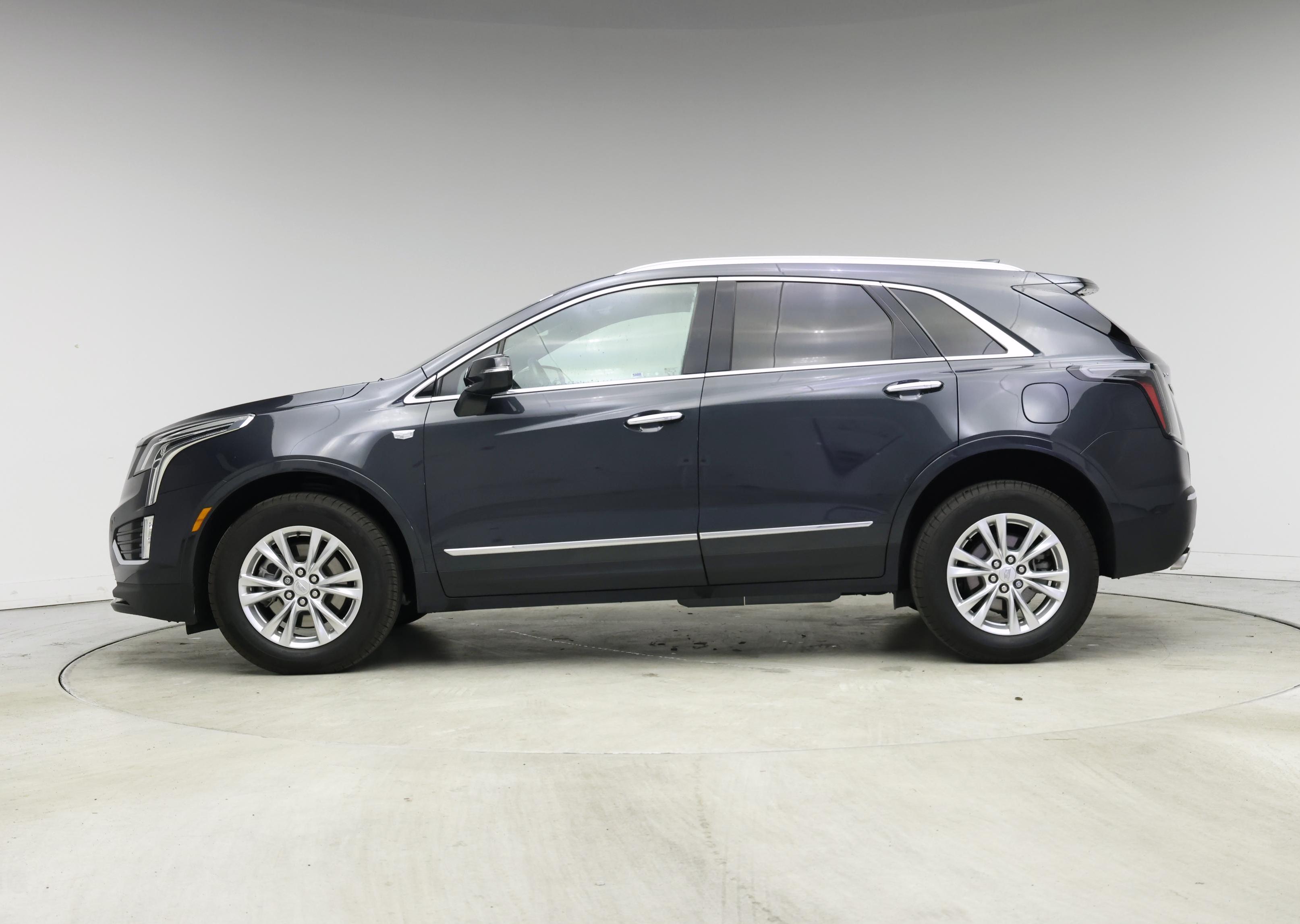 Thumbnail: 2023 Cadillac XT5 - 3