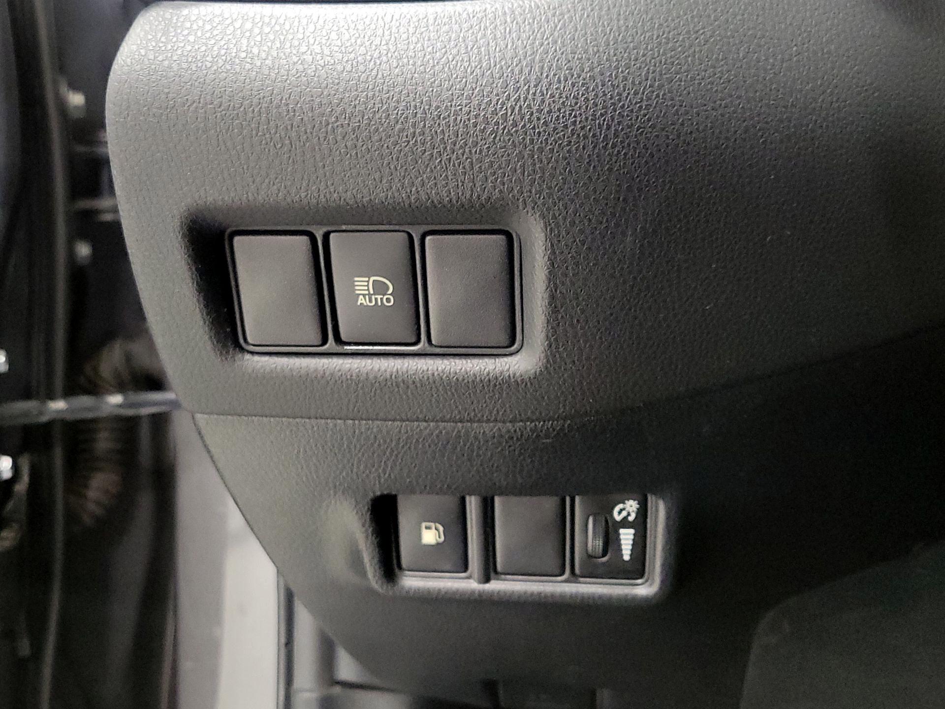 Thumbnail: 2018 Toyota C-HR - 13