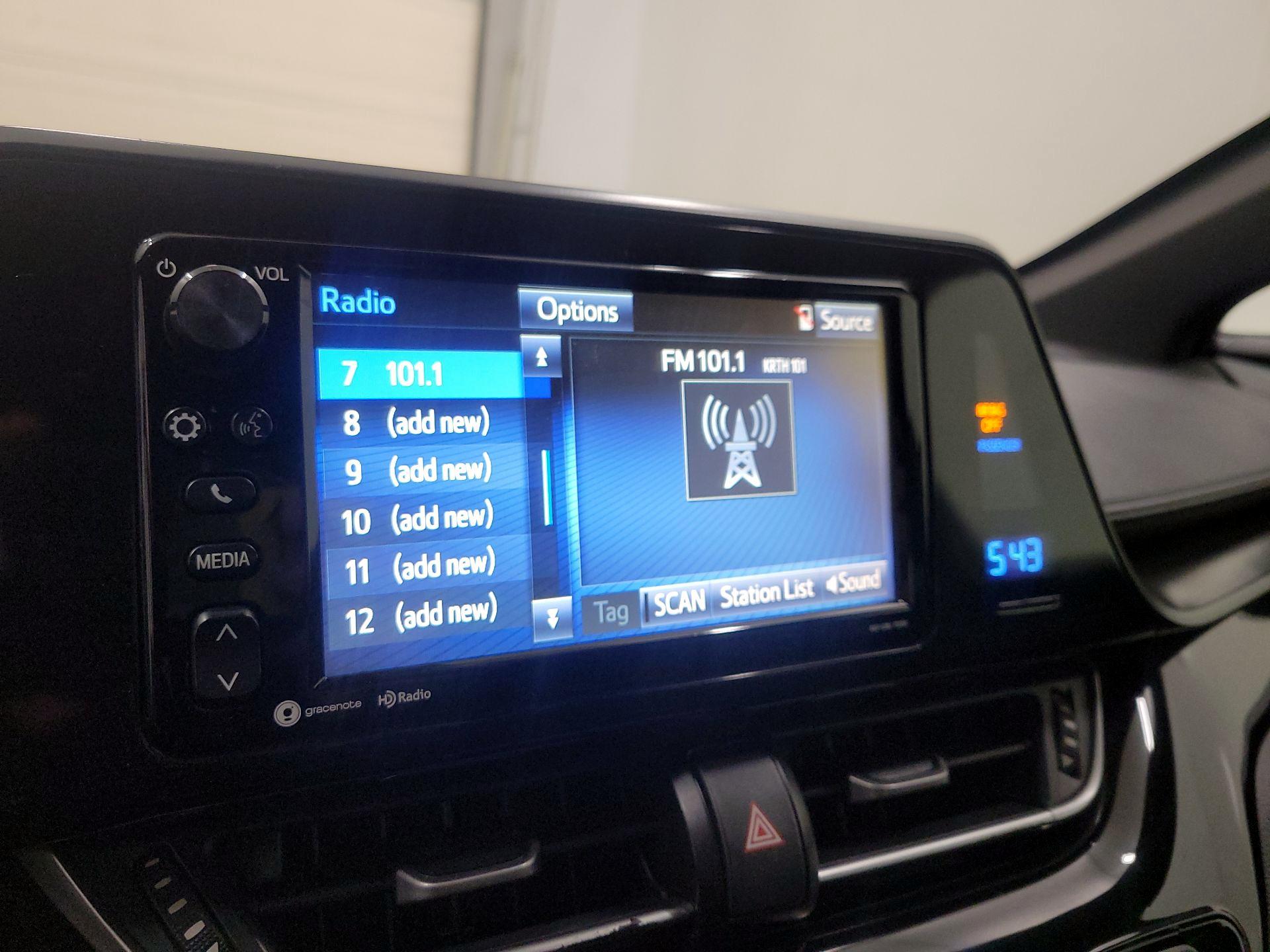 Thumbnail: 2018 Toyota C-HR - 15