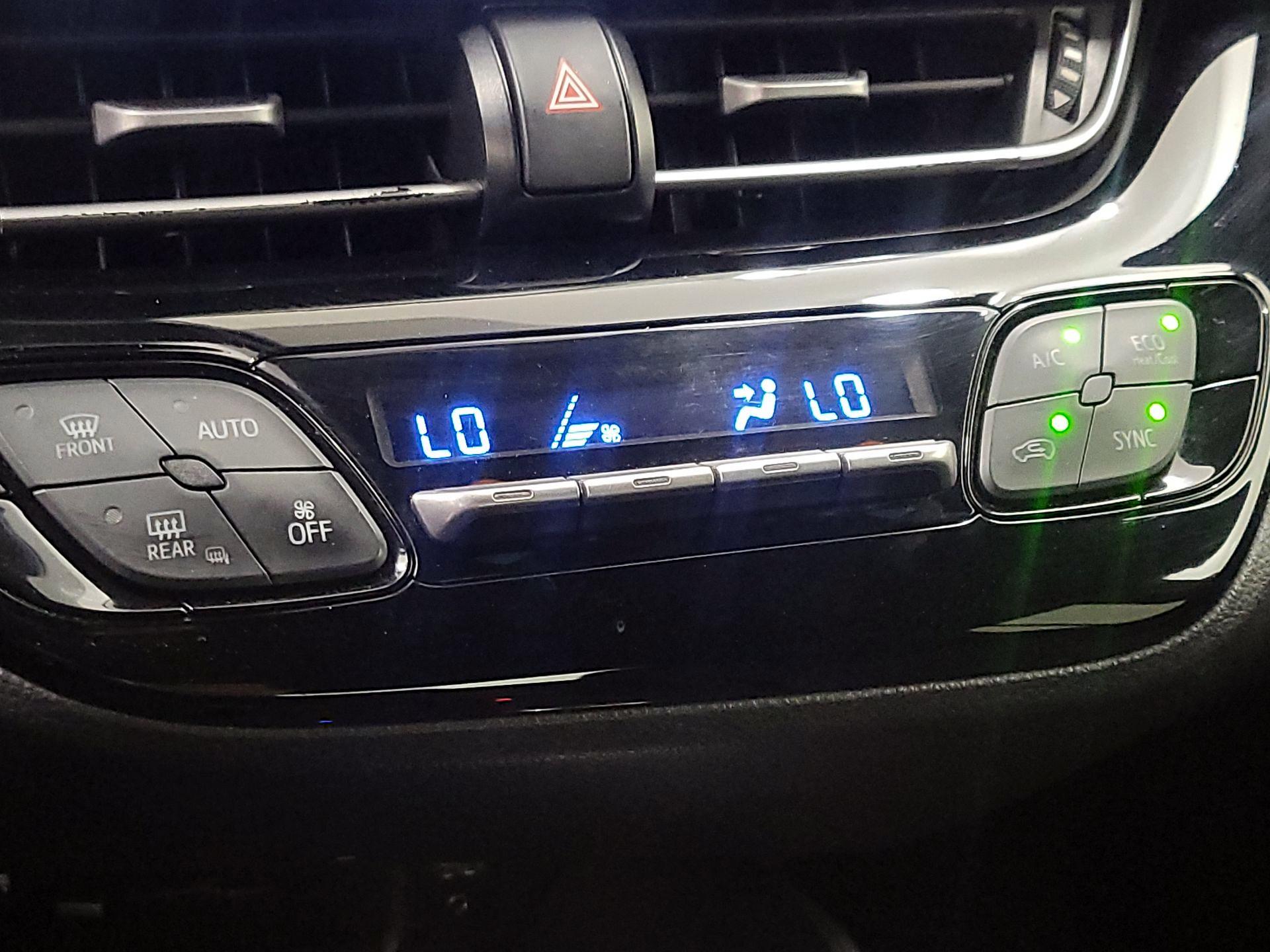 Thumbnail: 2018 Toyota C-HR - 16