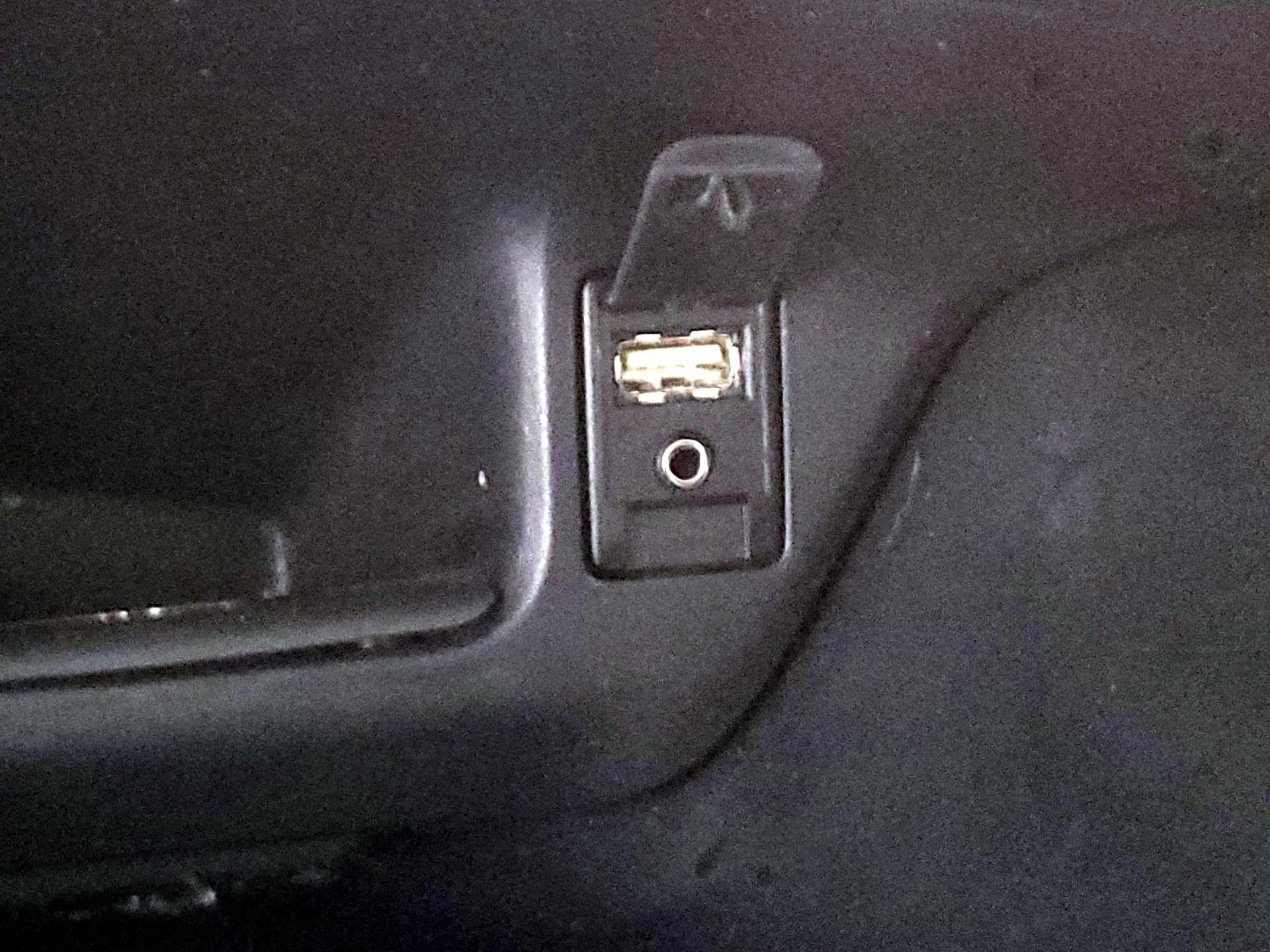 Thumbnail: 2018 Toyota C-HR - 18