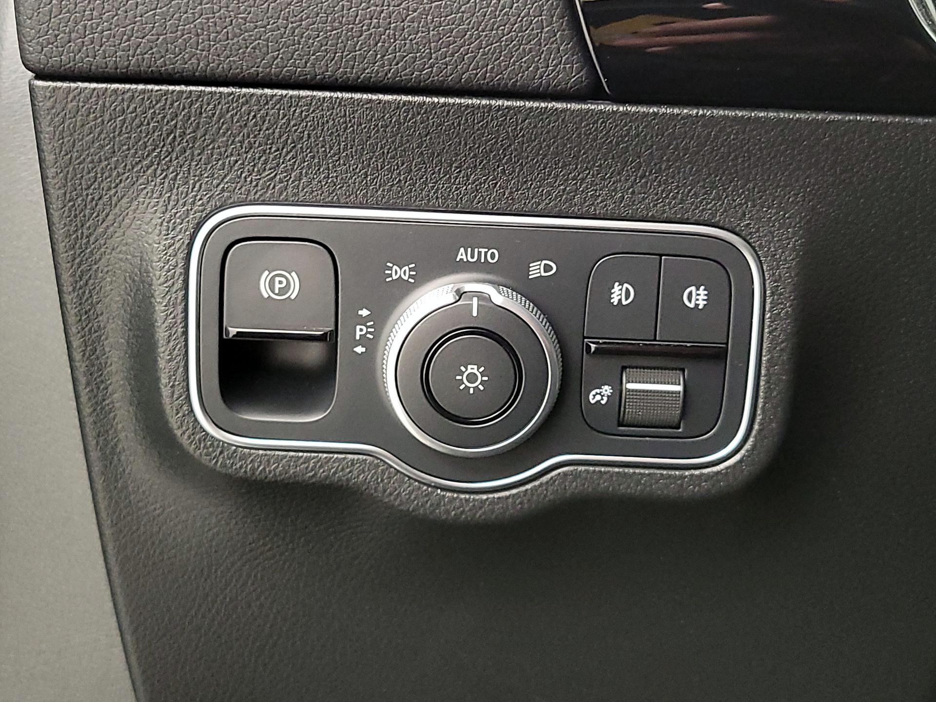 Thumbnail: 2023 Mercedes-Benz GLA - 13