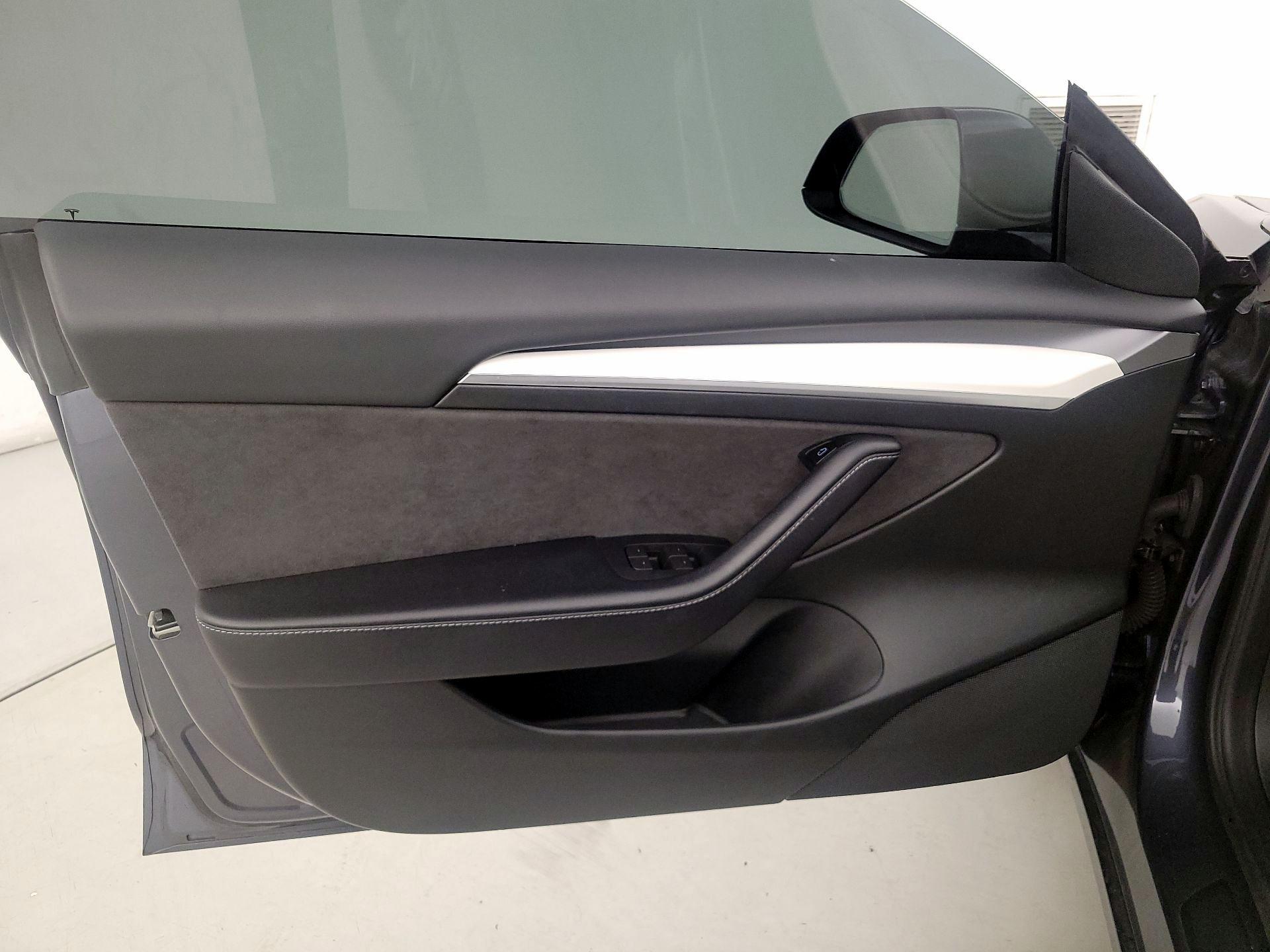 Thumbnail: 2023 Tesla Model 3 - 12