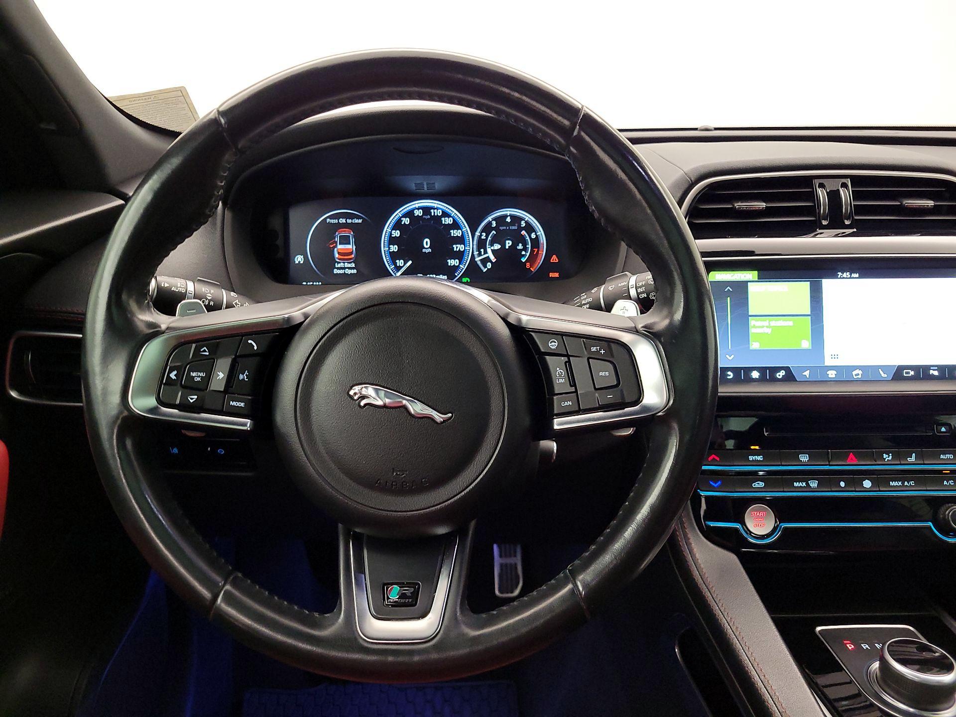 Thumbnail: 2018 Jaguar F-Pace - 10