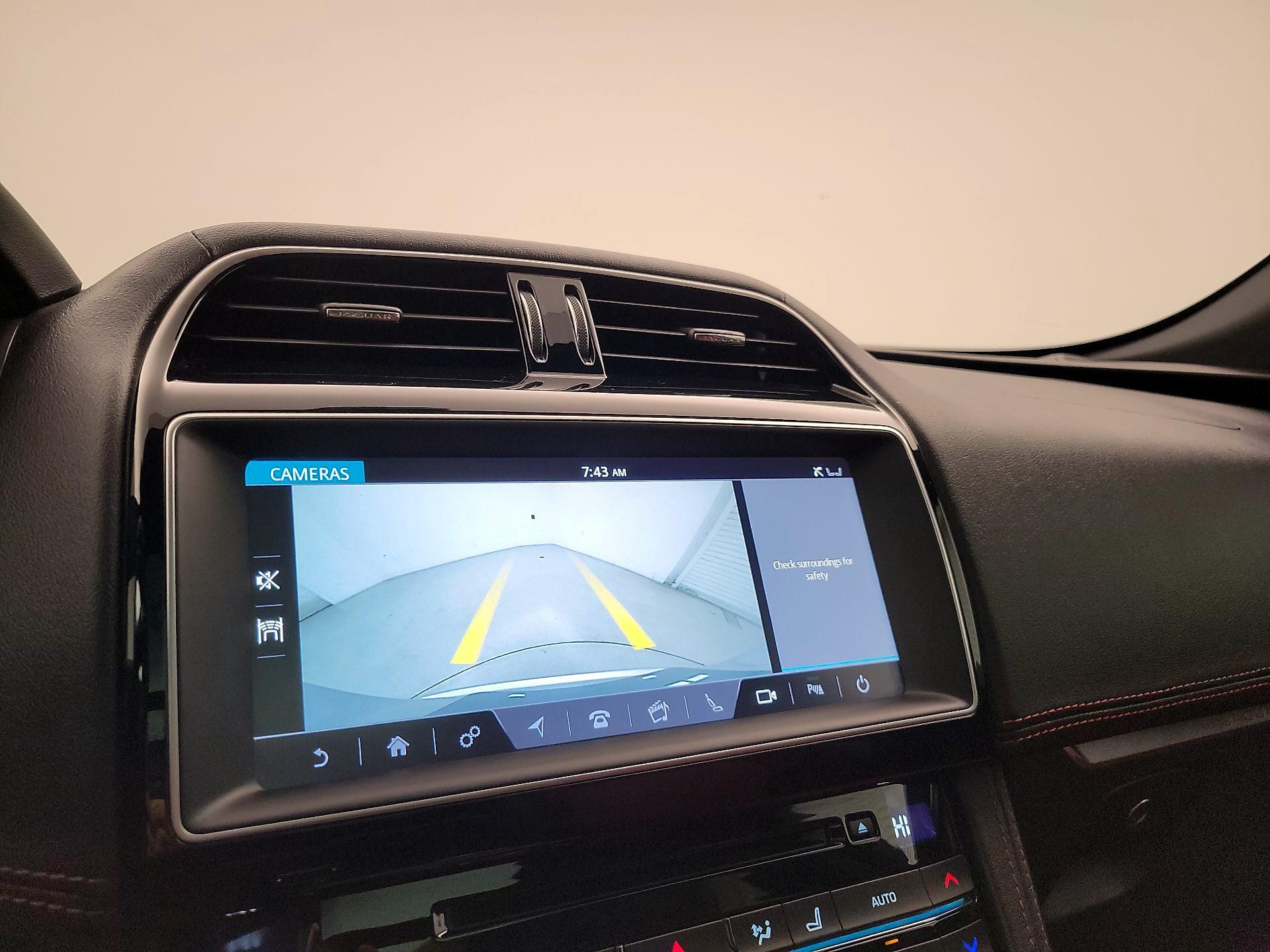 Thumbnail: 2018 Jaguar F-Pace - 15