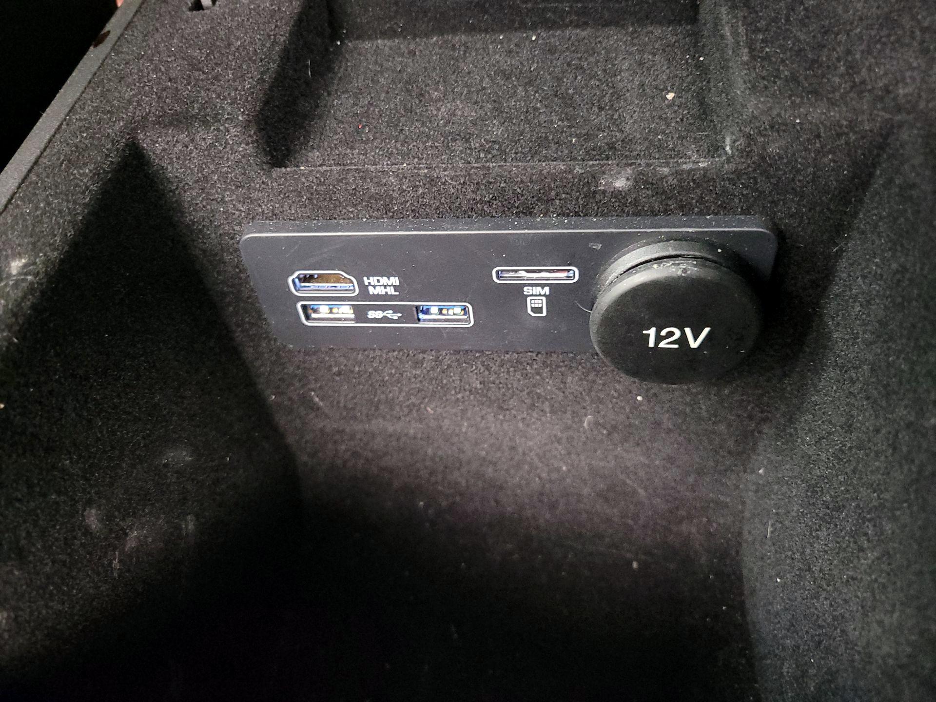 Thumbnail: 2018 Jaguar F-Pace - 19