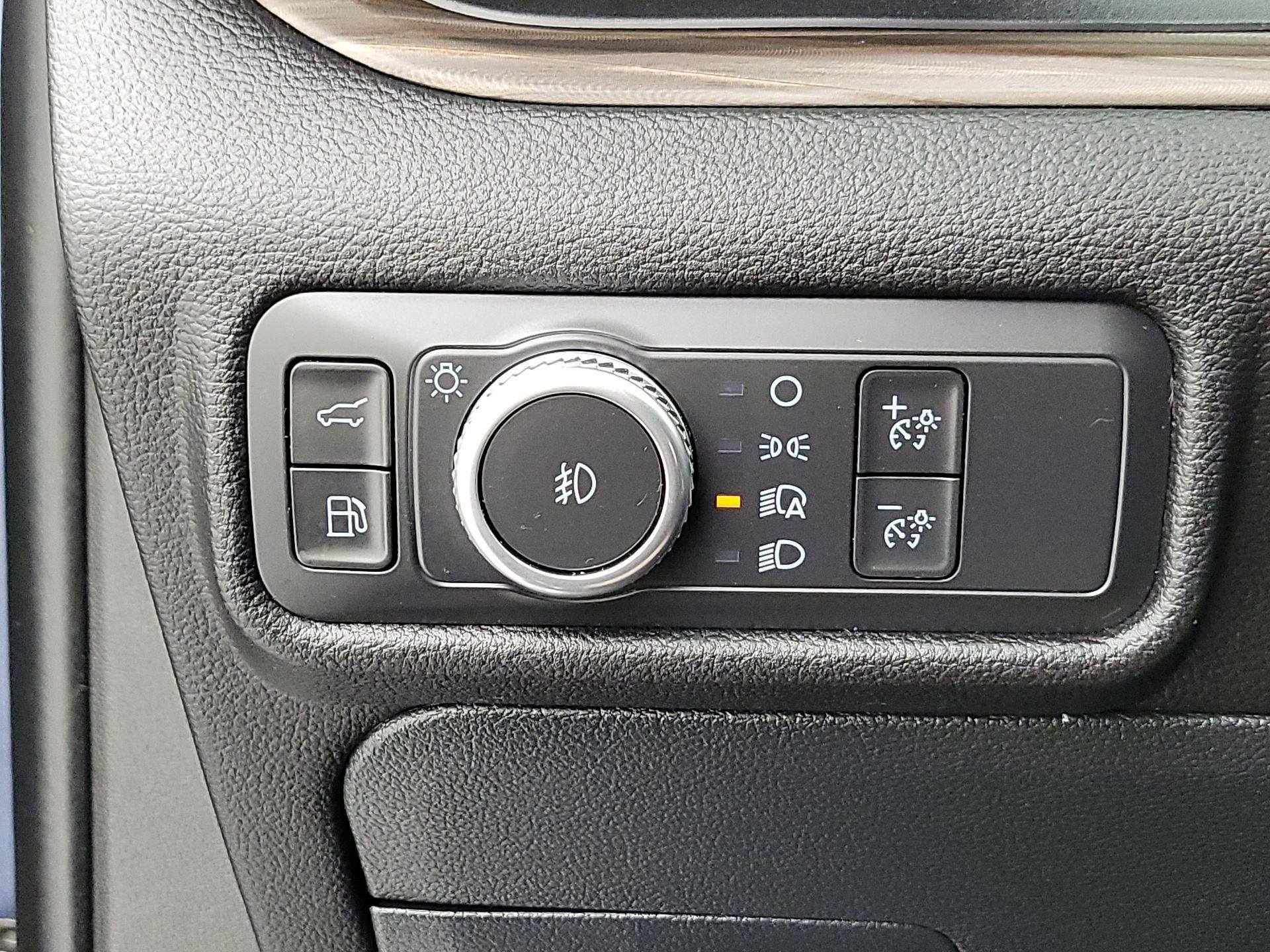 Thumbnail: 2021 Ford Explorer - 13