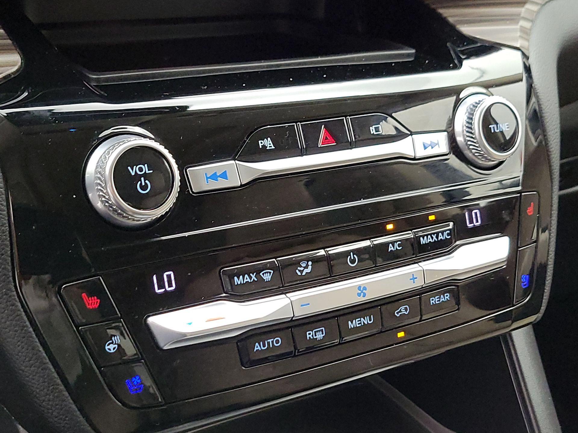 Thumbnail: 2021 Ford Explorer - 17