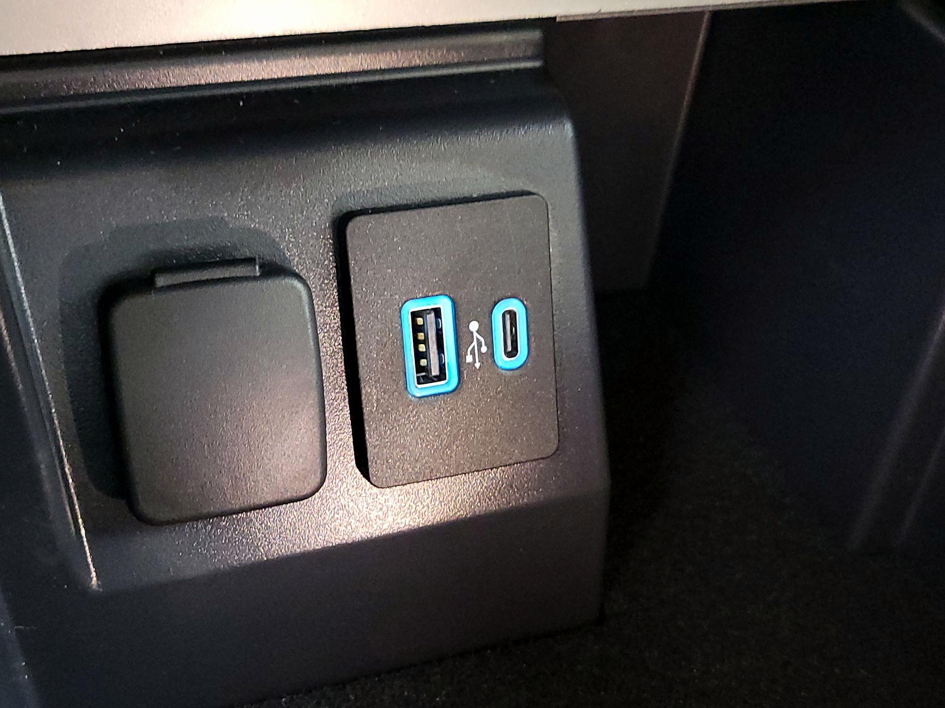 Thumbnail: 2021 Ford Explorer - 19