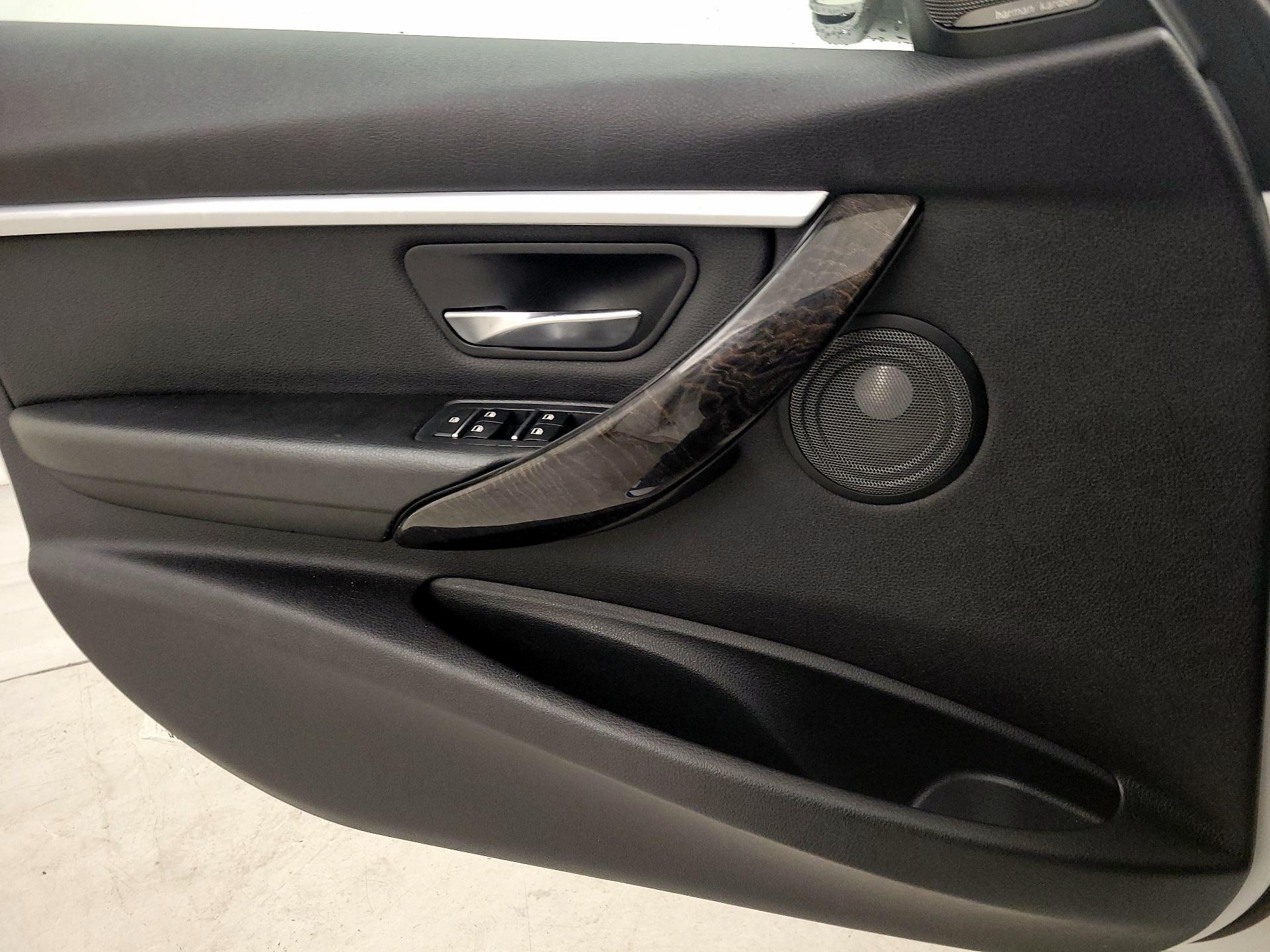 Thumbnail: 2016 BMW 3 Series - 12