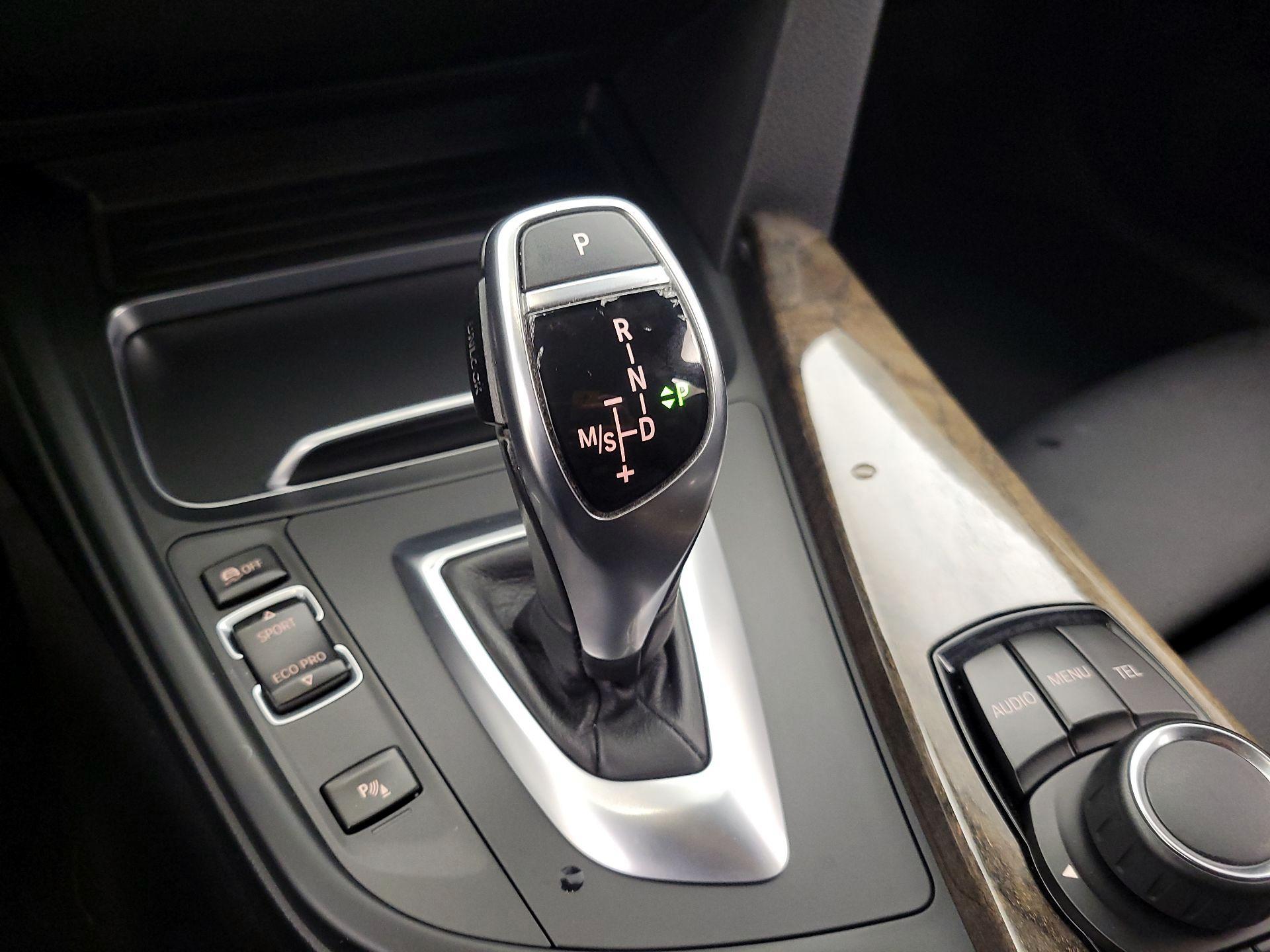 Thumbnail: 2016 BMW 3 Series - 17