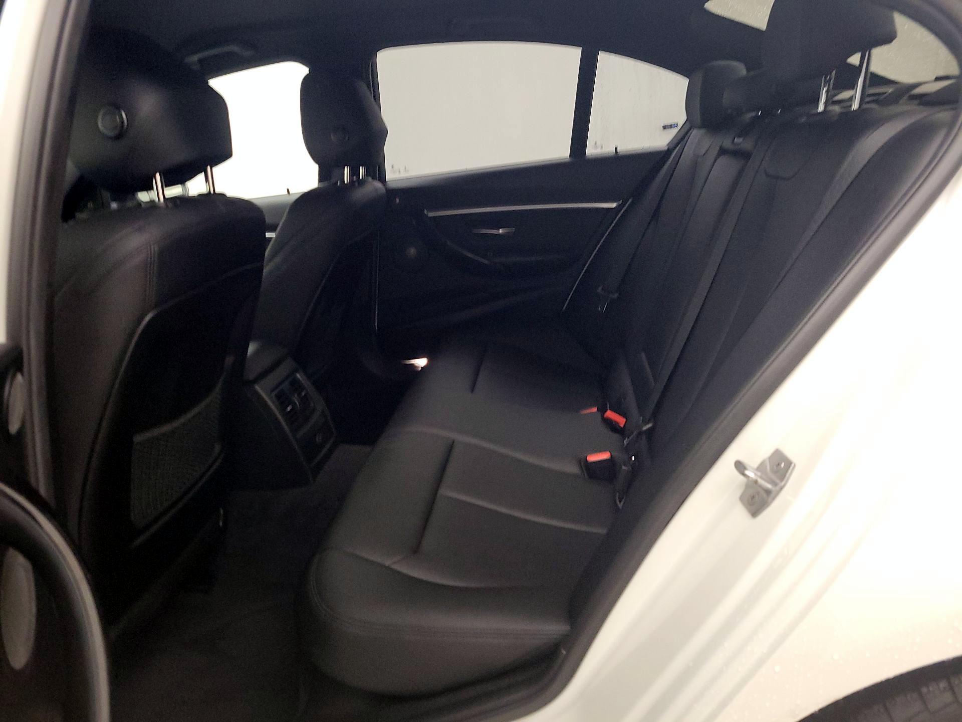 Thumbnail: 2016 BMW 3 Series - 19