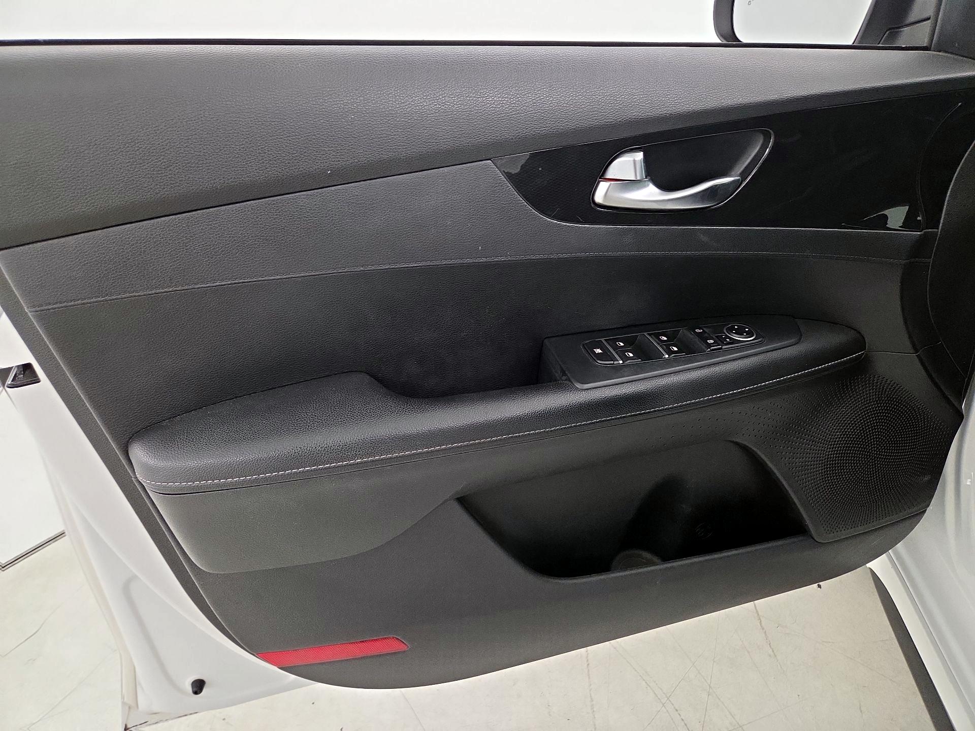 Thumbnail: 2021 Kia Forte - 12