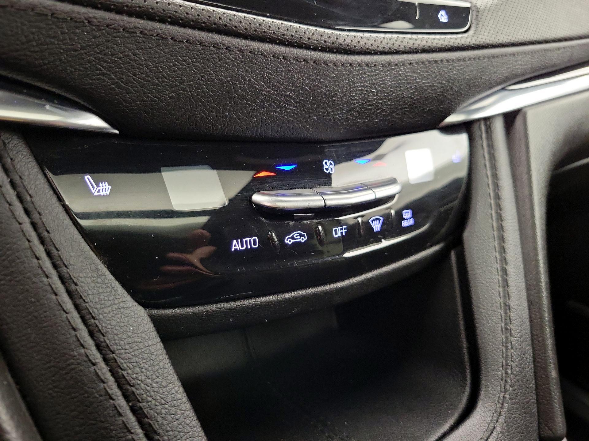 Thumbnail: 2024 Cadillac XT5 - 16