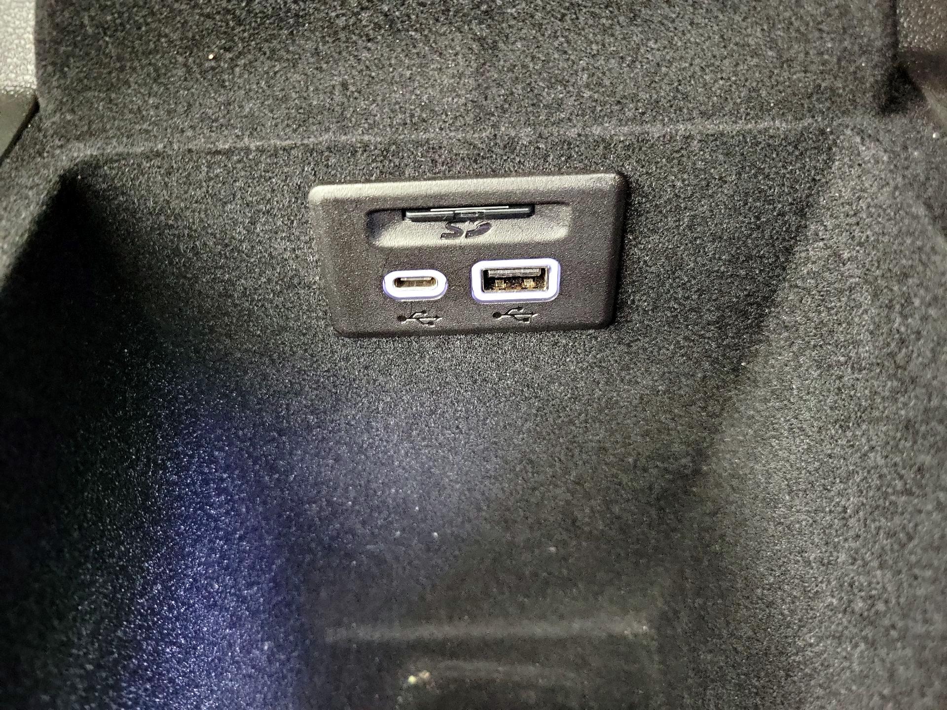 Thumbnail: 2024 Cadillac XT5 - 18