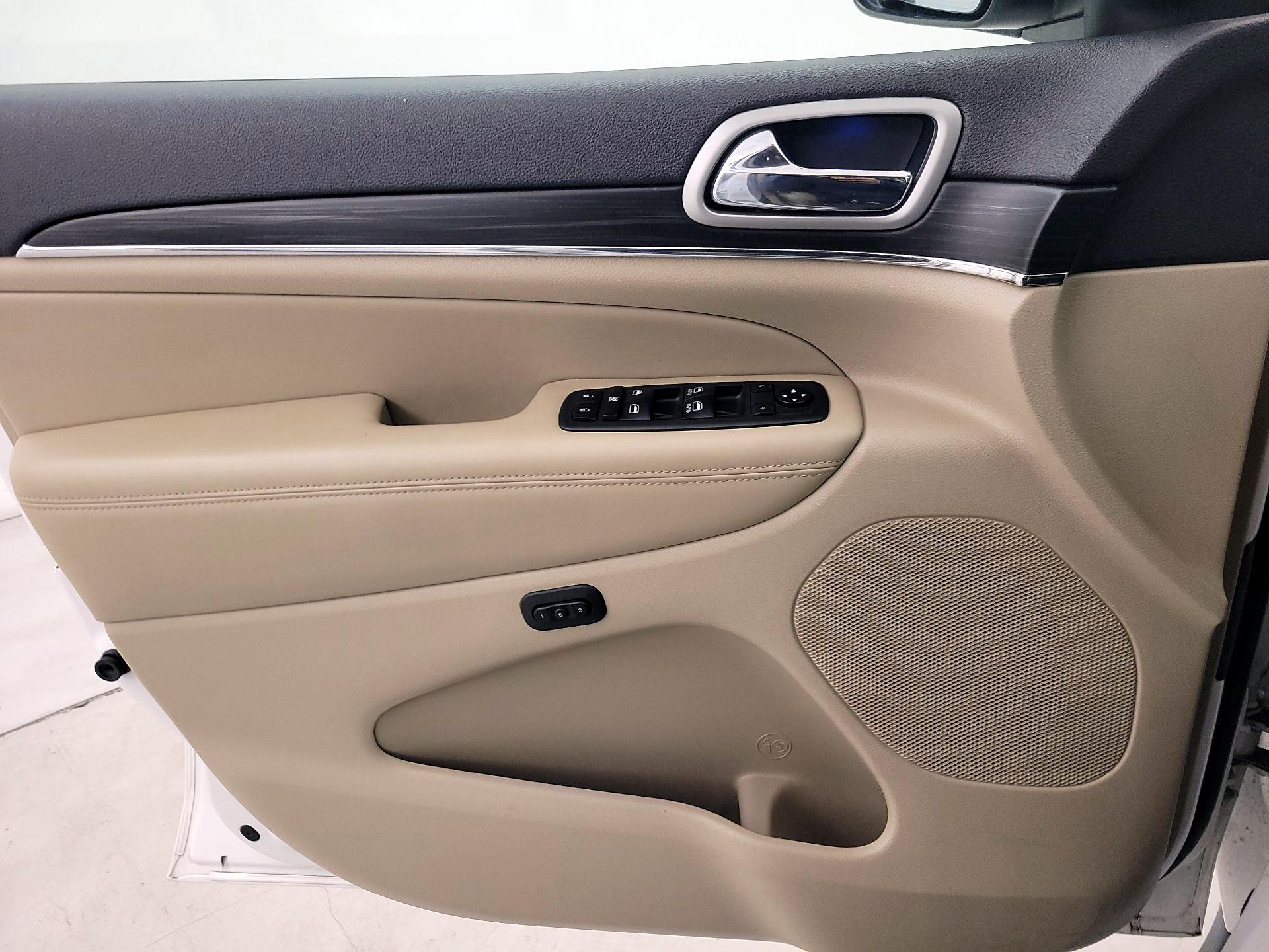 Thumbnail: 2020 Jeep Grand Cherokee - 12