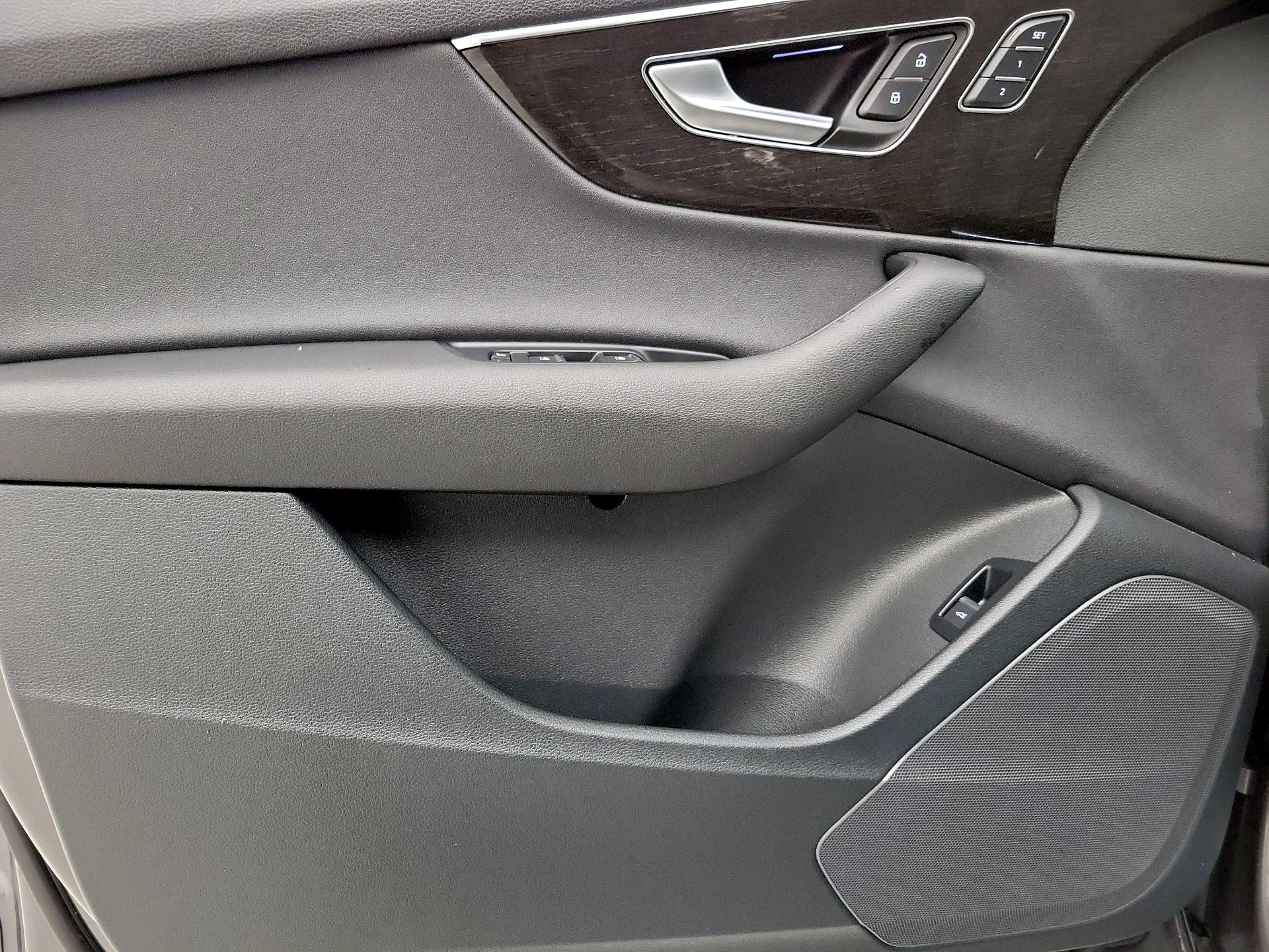 Thumbnail: 2025 Audi Q7 - 12