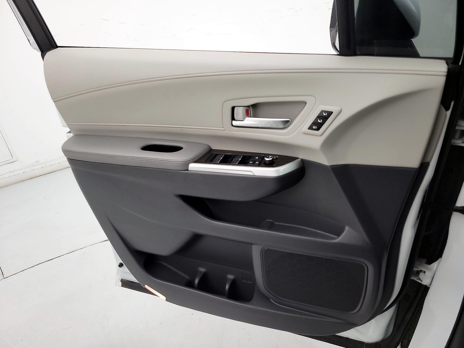 Thumbnail: 2024 Toyota Sienna - 12