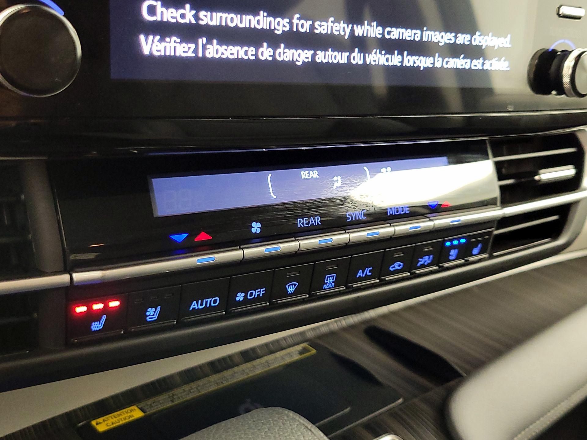 Thumbnail: 2024 Toyota Sienna - 16