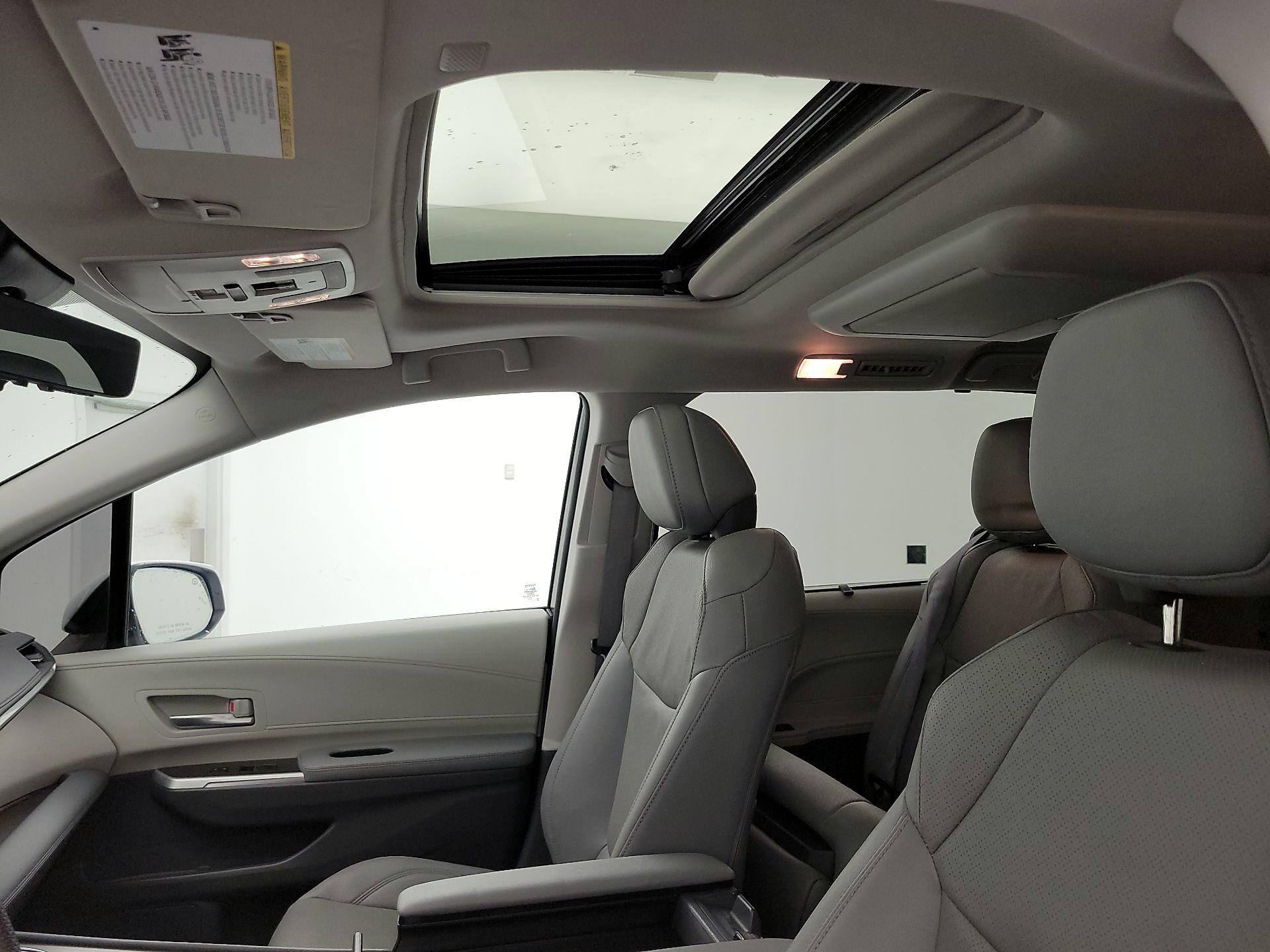 Thumbnail: 2024 Toyota Sienna - 18