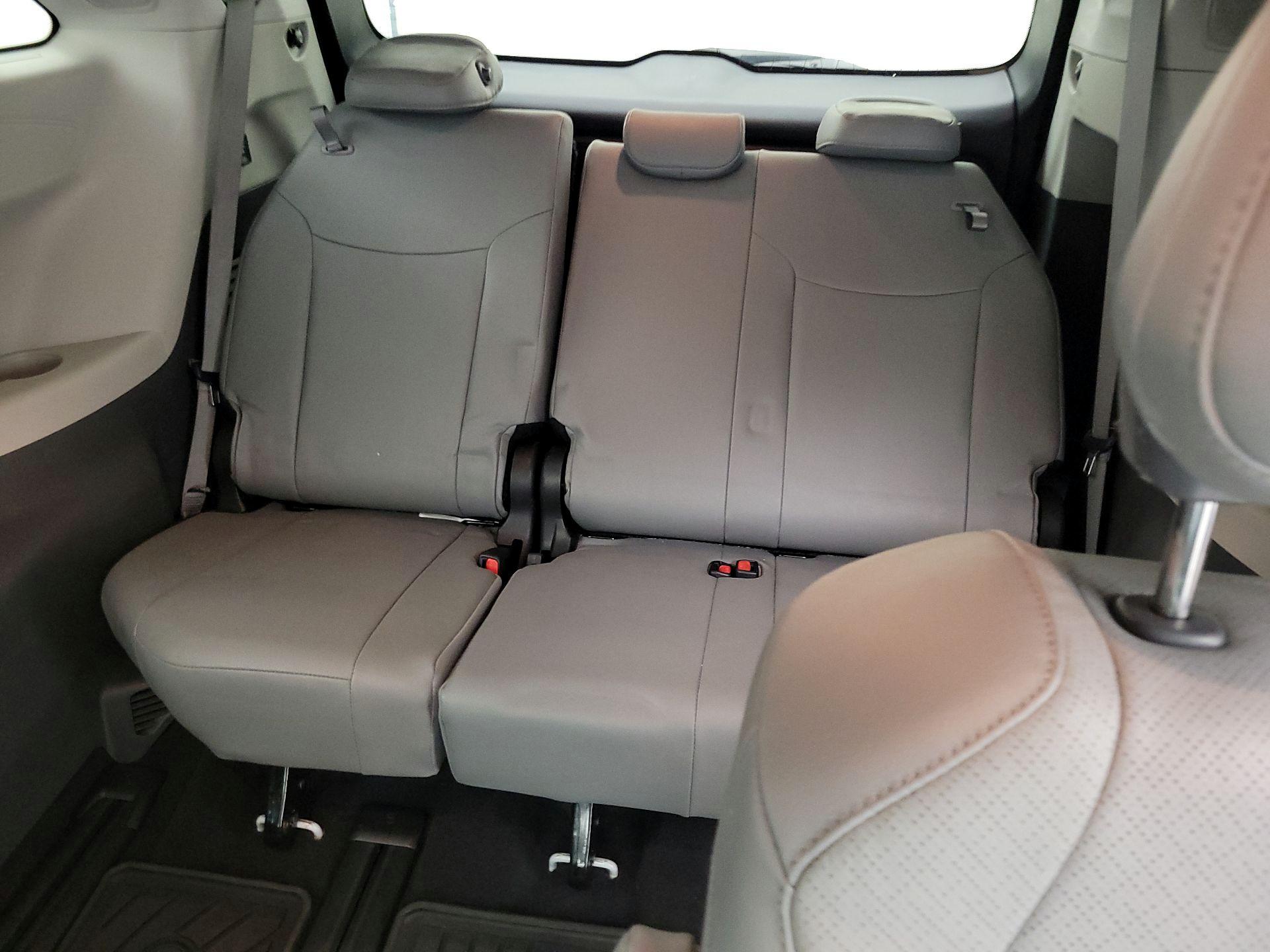 Thumbnail: 2024 Toyota Sienna - 20