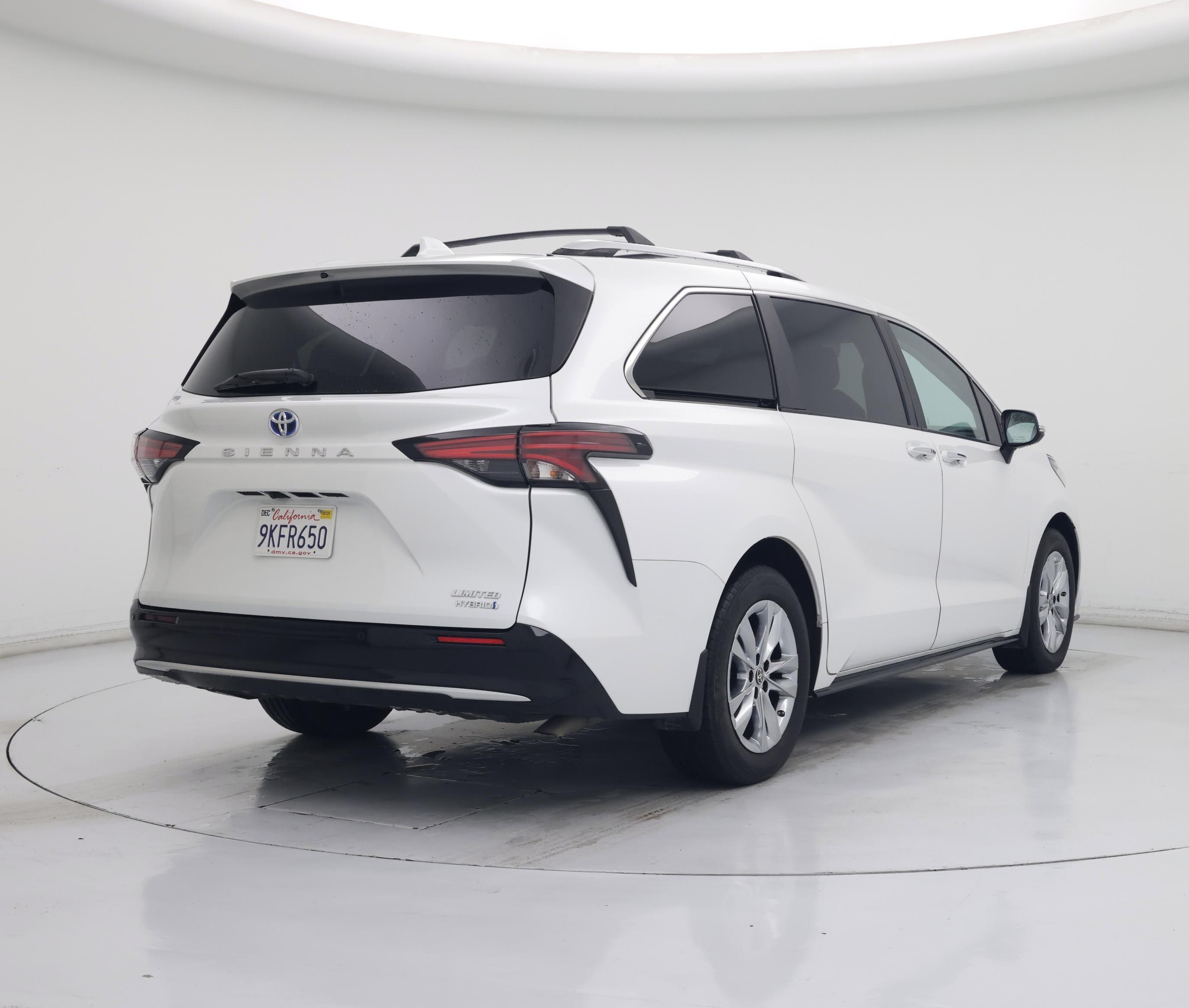 Thumbnail: 2024 Toyota Sienna - 8