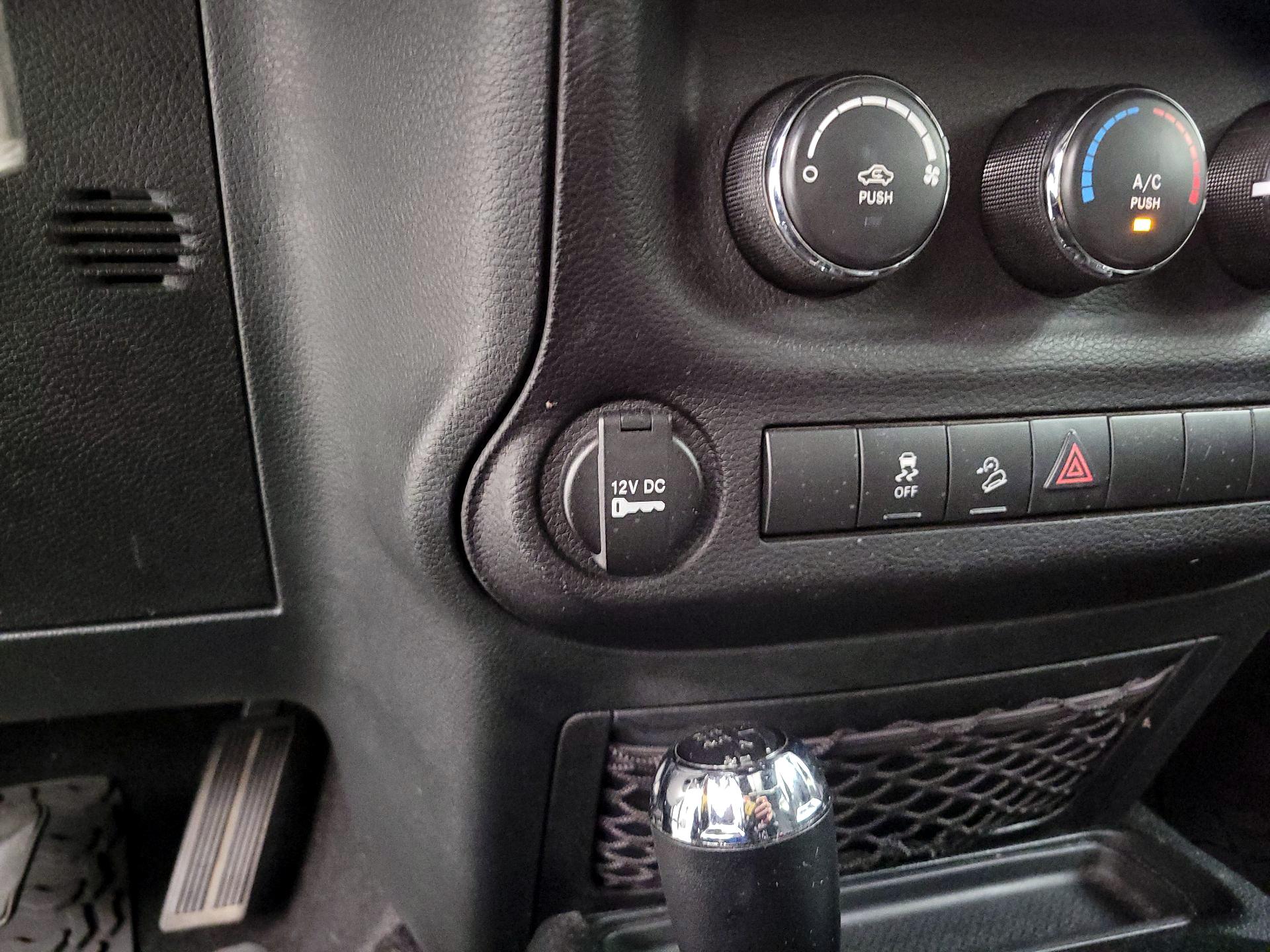 Thumbnail: 2018 Jeep Wrangler - 16