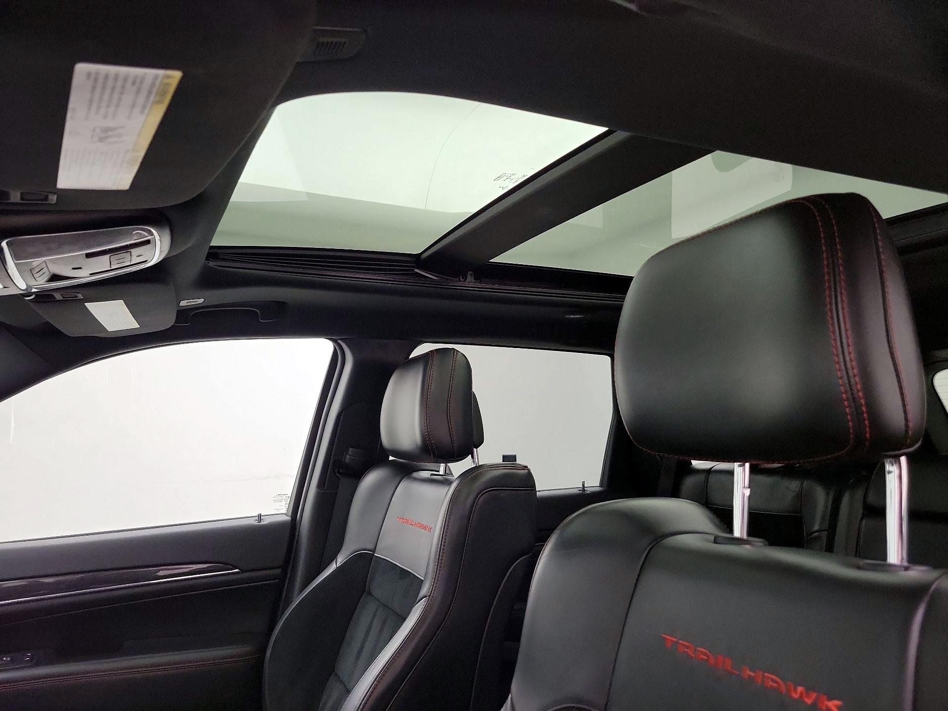 Thumbnail: 2017 Jeep Grand Cherokee - 20