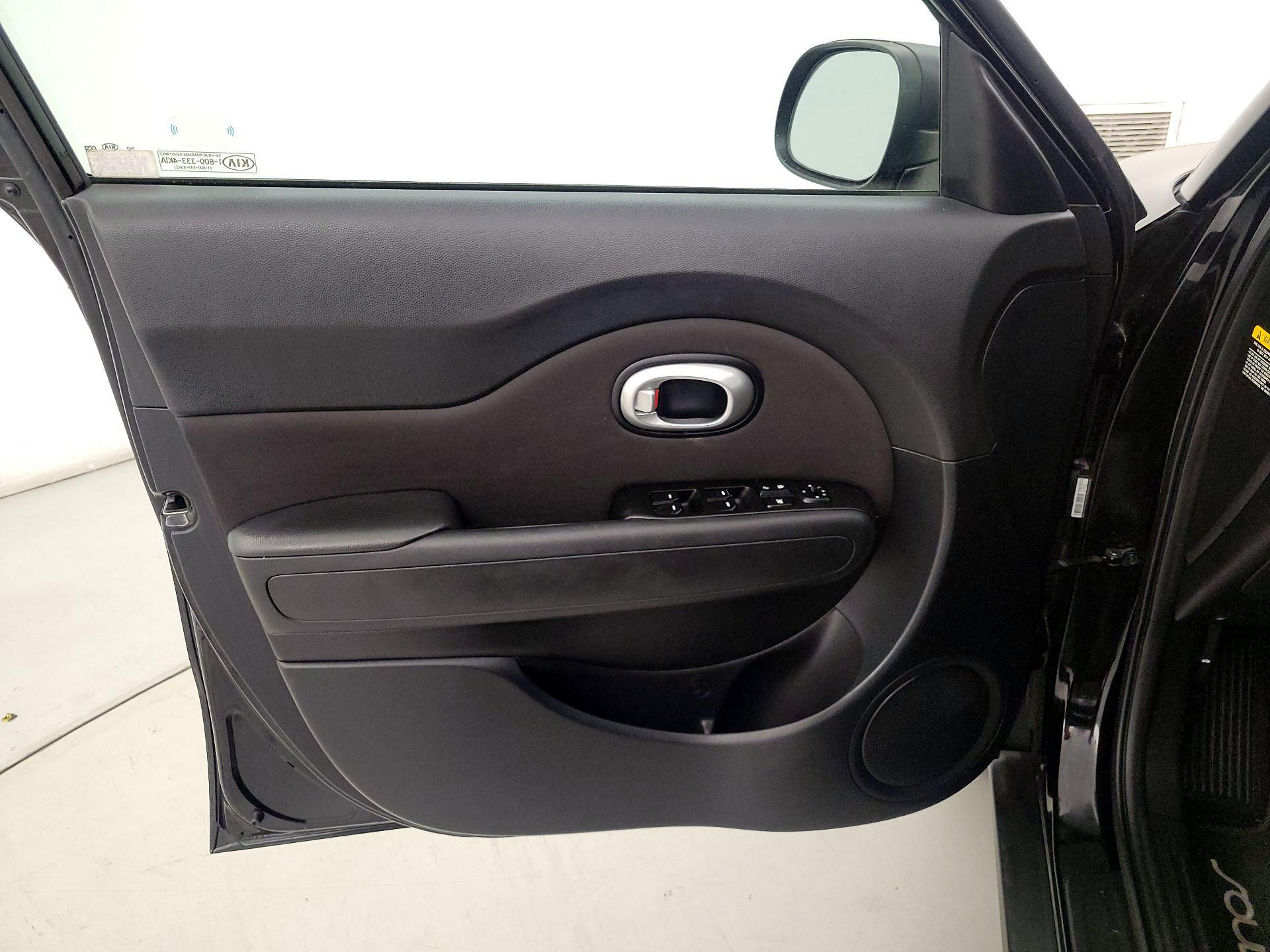 Thumbnail: 2016 Kia Soul - 12