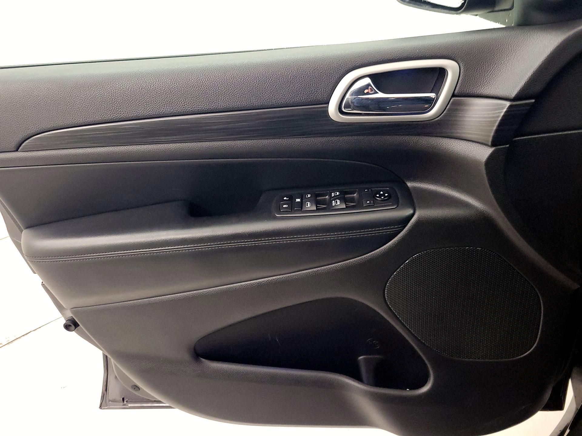 Thumbnail: 2019 Jeep Grand Cherokee - 12