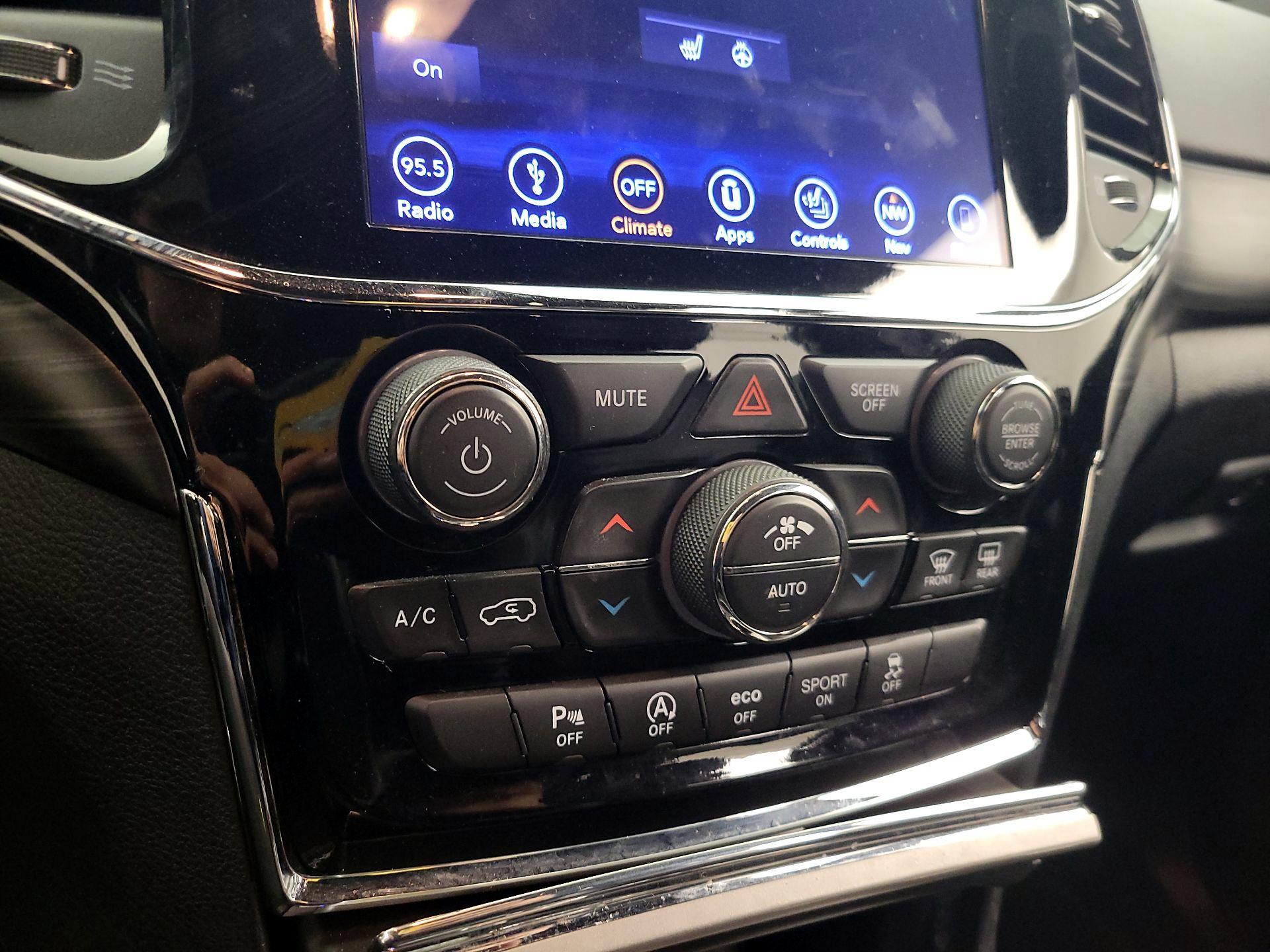 Thumbnail: 2019 Jeep Grand Cherokee - 17