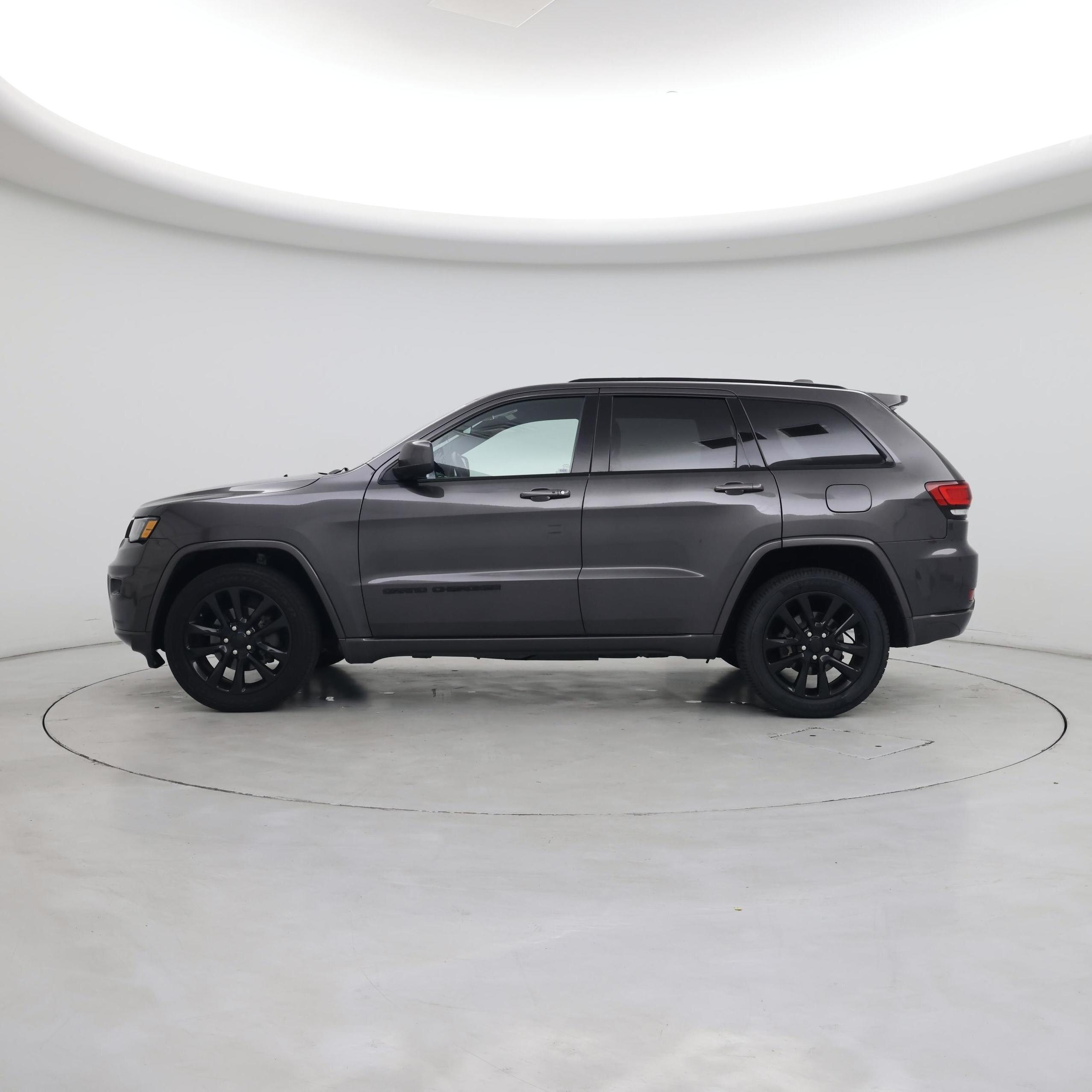 Thumbnail: 2019 Jeep Grand Cherokee - 3