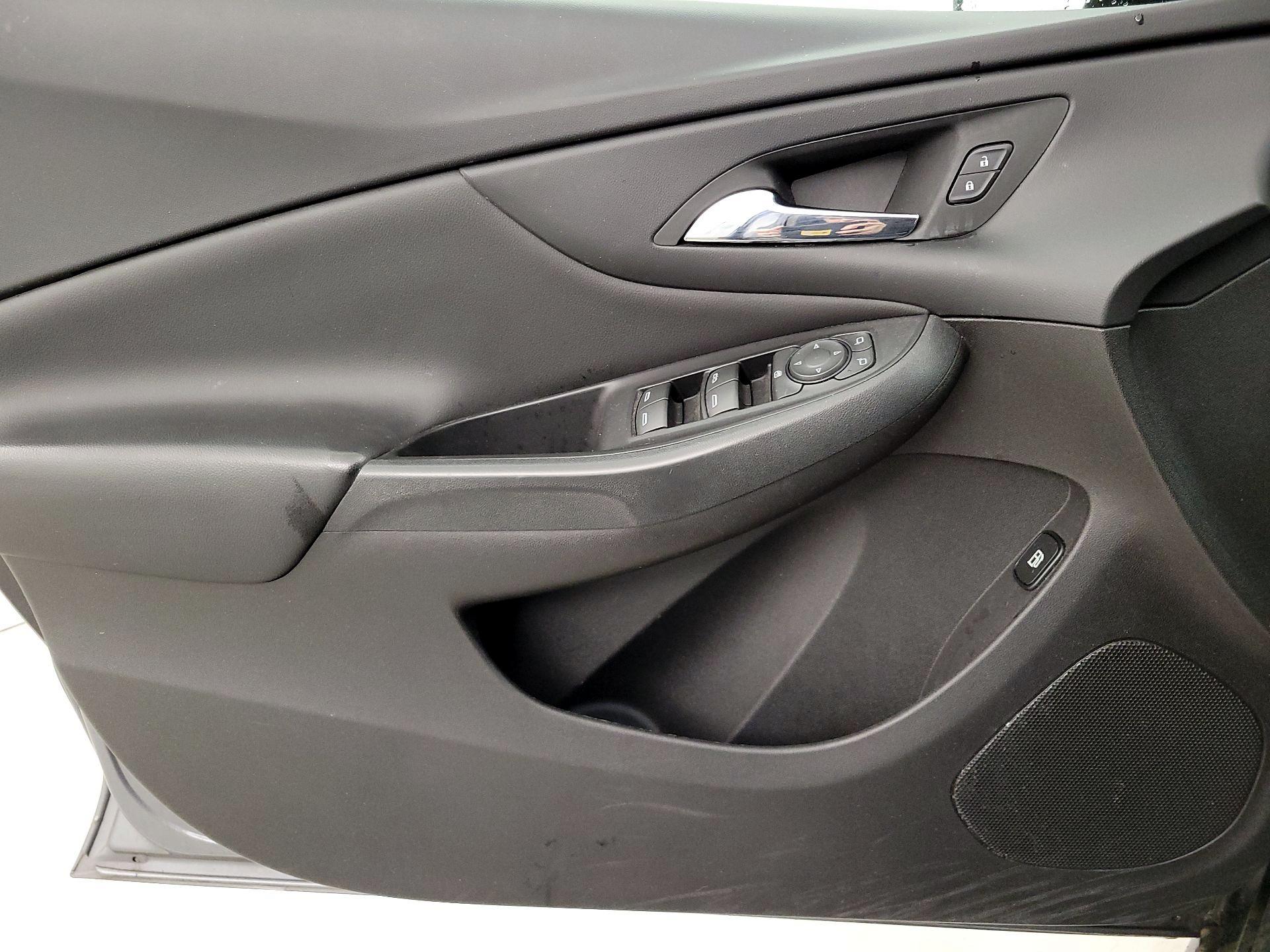 Thumbnail: 2018 Chevrolet Volt - 12