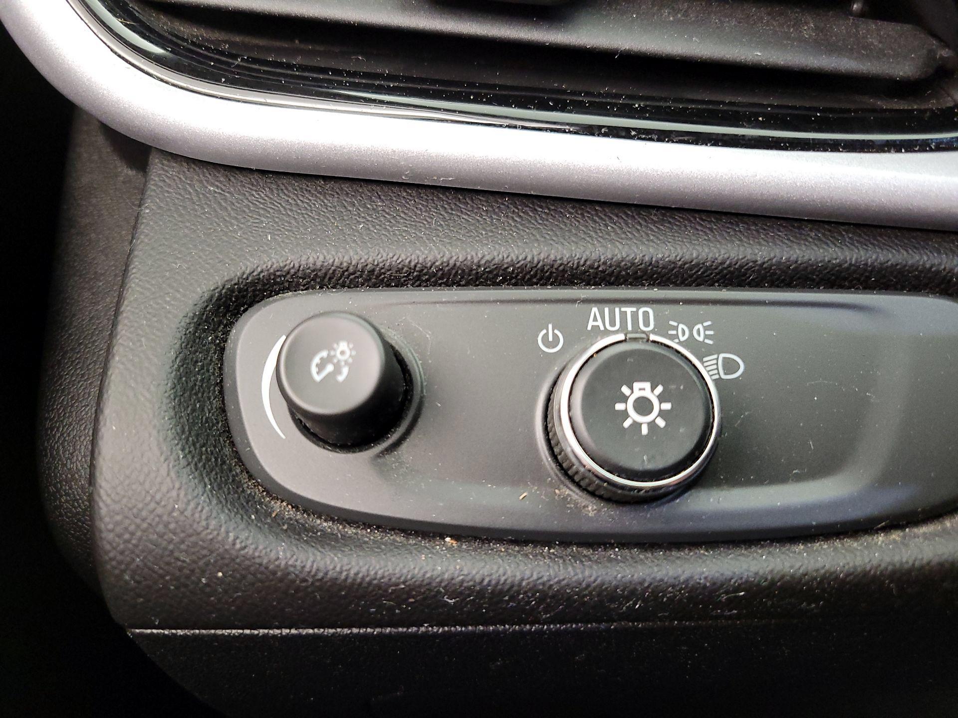 Thumbnail: 2018 Chevrolet Volt - 13