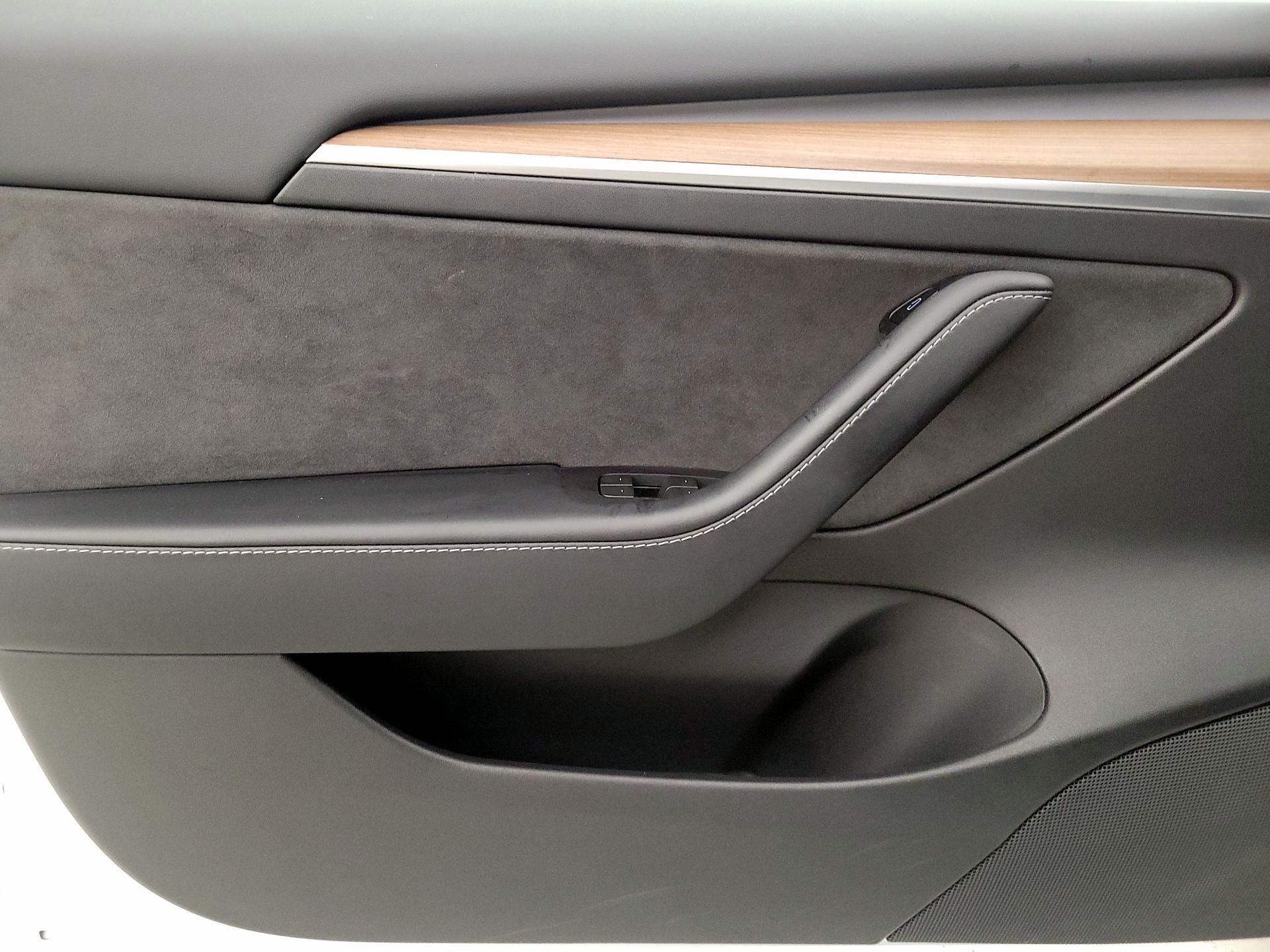 Thumbnail: 2022 Tesla Model 3 - 12