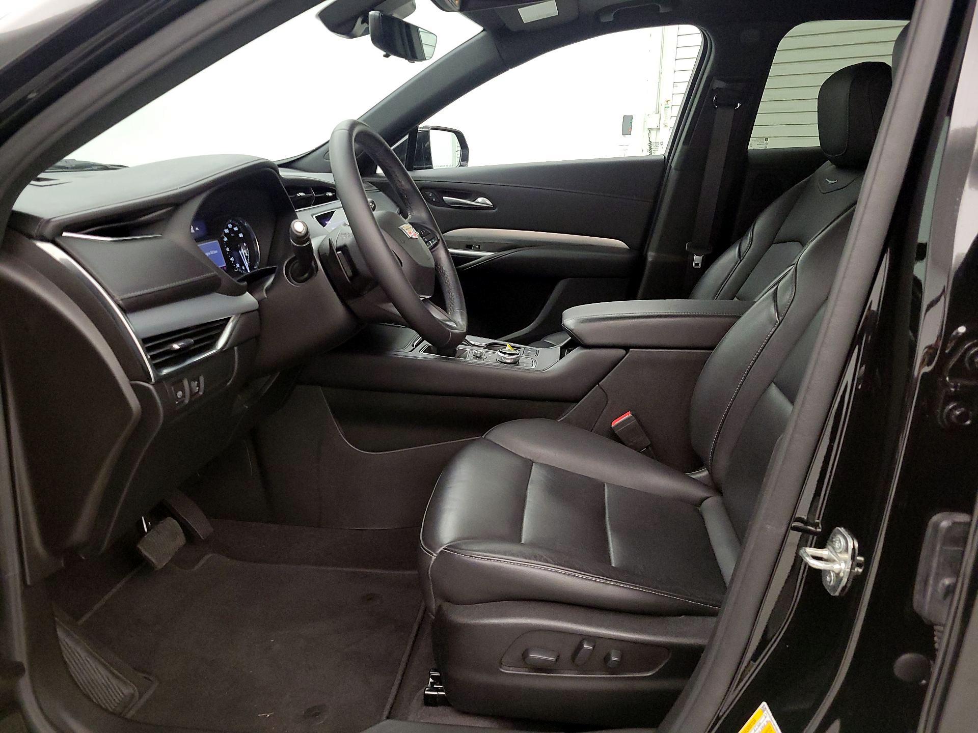 Thumbnail: 2022 Cadillac XT4 - 11