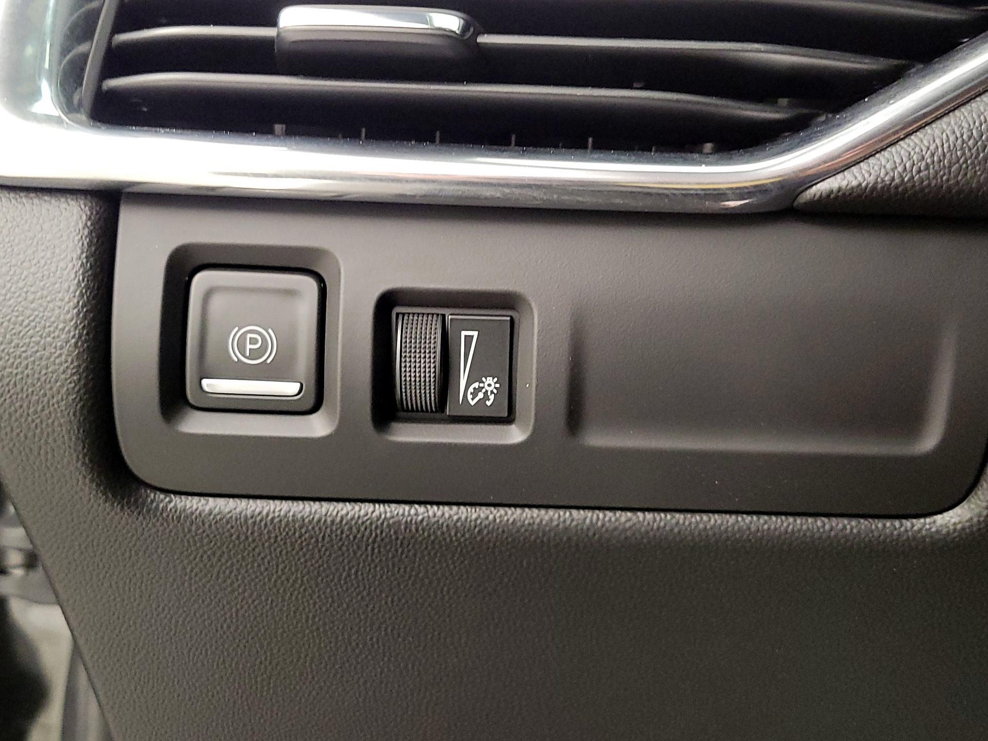 Thumbnail: 2022 Cadillac XT4 - 13