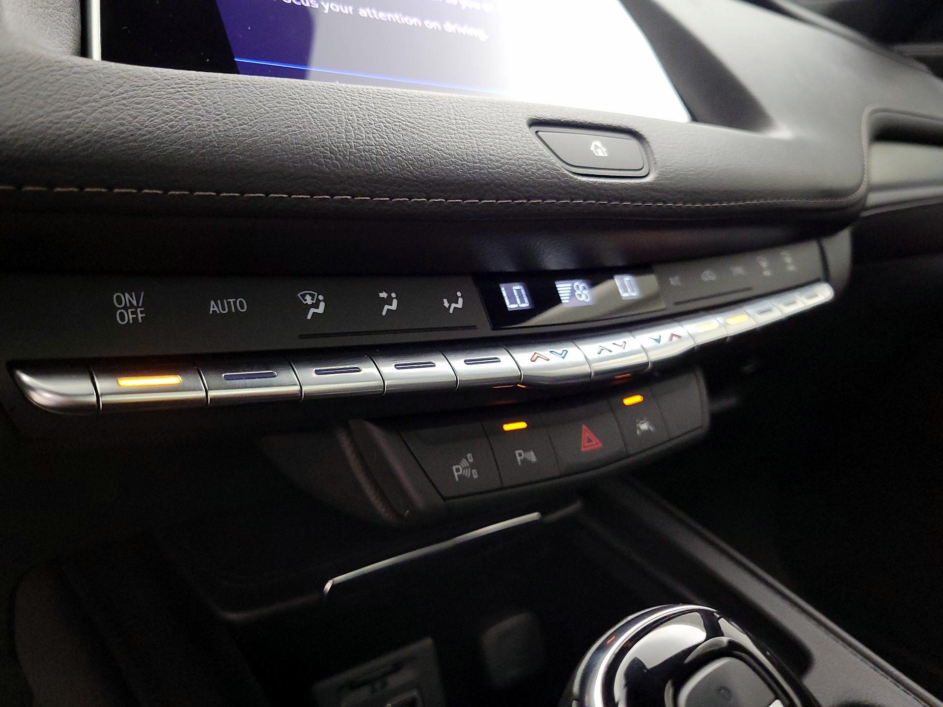 Thumbnail: 2022 Cadillac XT4 - 16